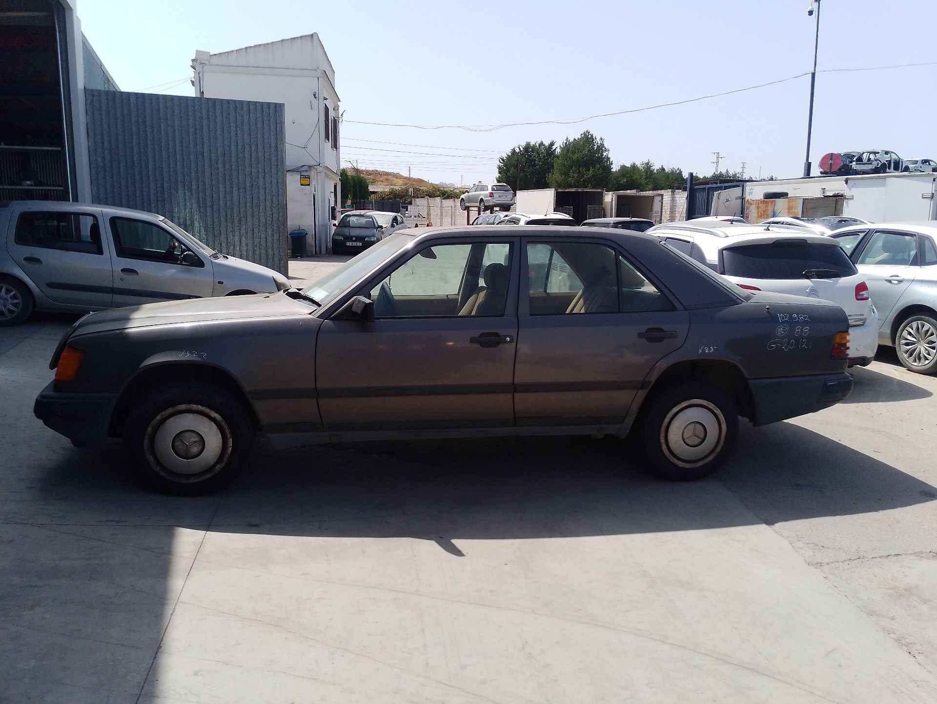mercedes-benz 124 sedán (w124) del año 1988