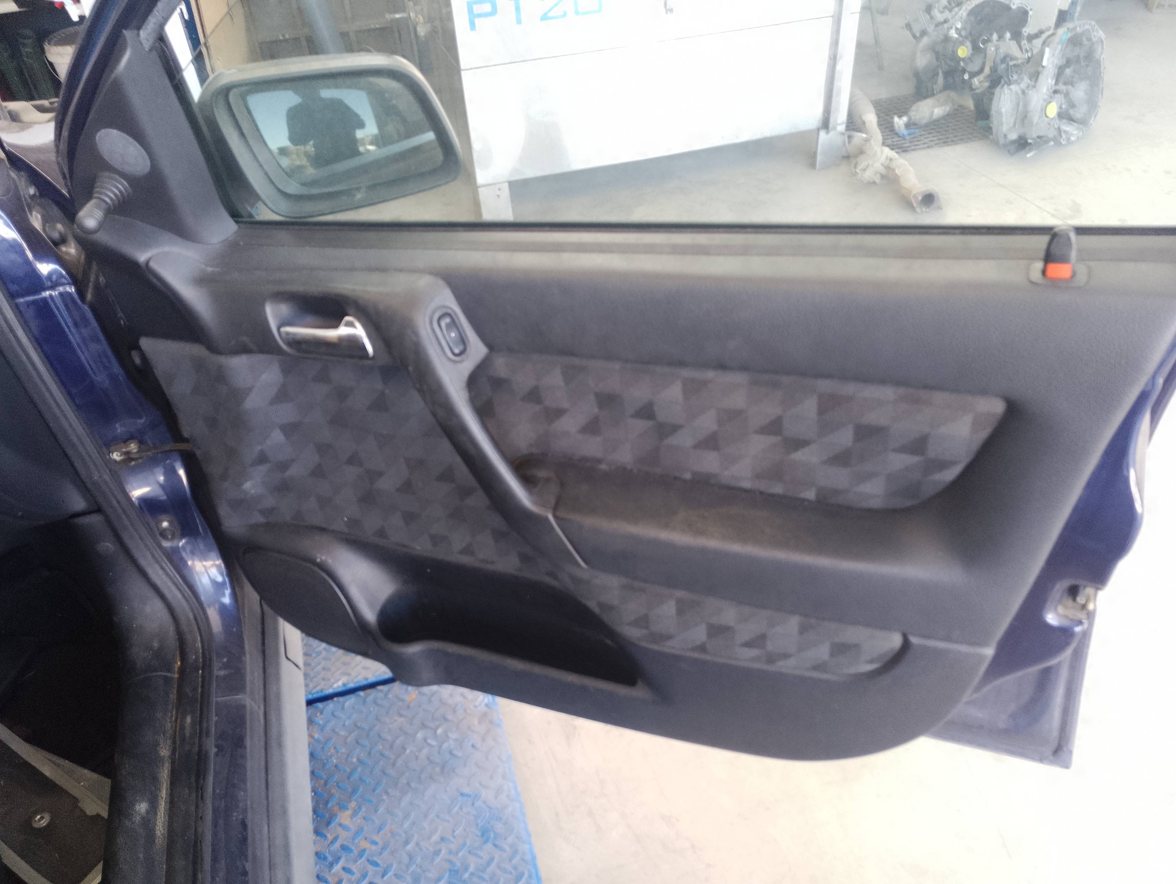 Recambio de guarnecido puerta delantera derecha para opel astra g berlina club referencia OEM IAM   