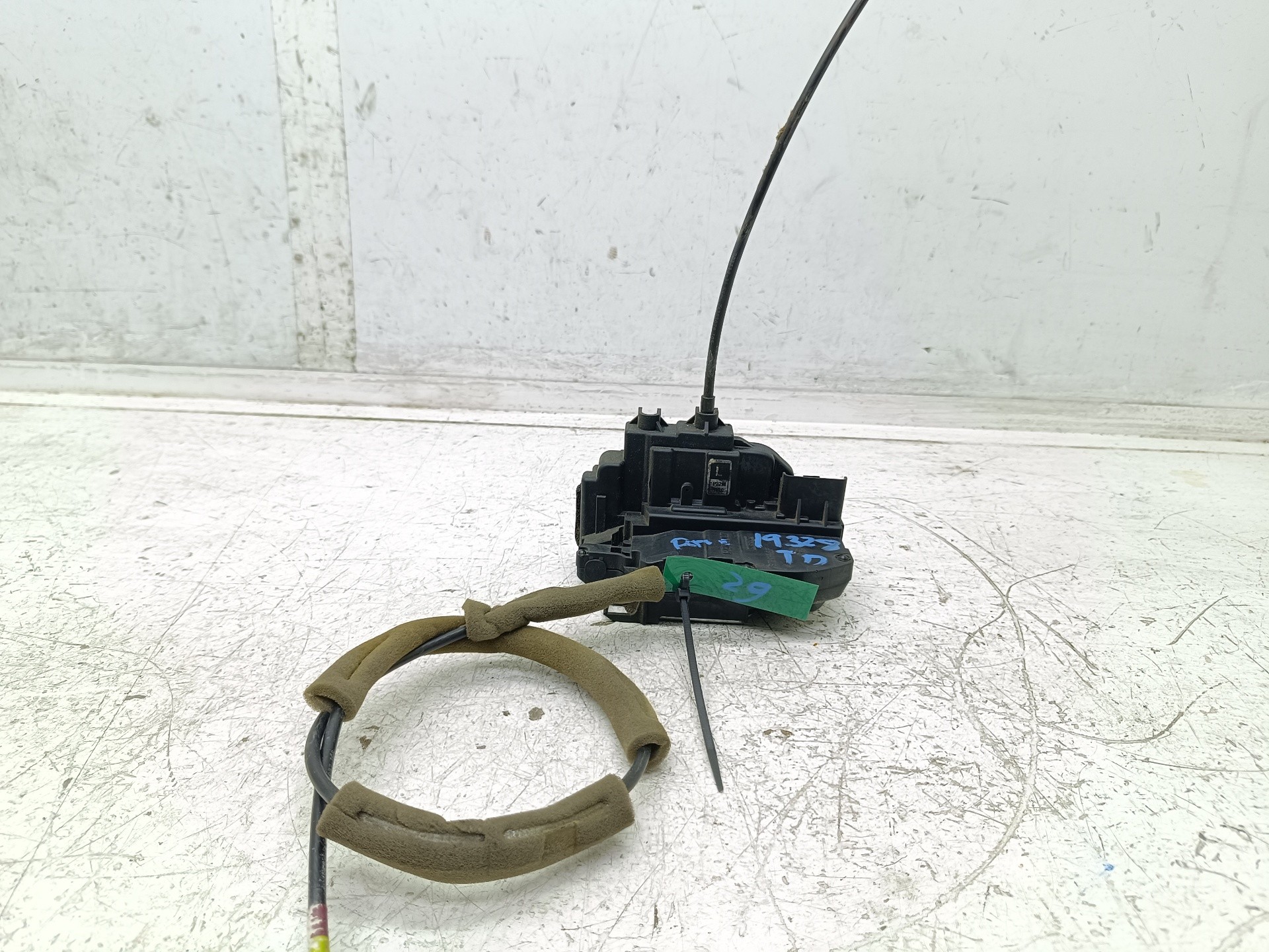 Recambio de cerradura puerta trasera derecha para renault koleos bose edition referencia OEM IAM P32MRRC  