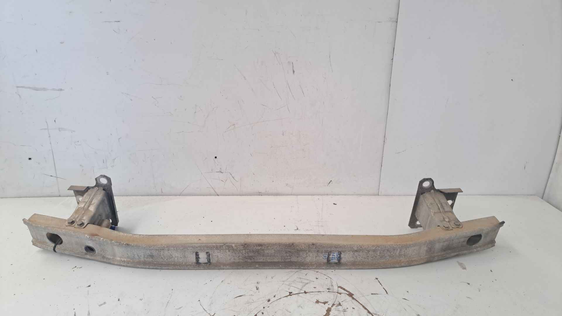 Recambio de refuerzo paragolpes delantero para renault clio iii confort dynamique referencia OEM IAM 8200104181e  