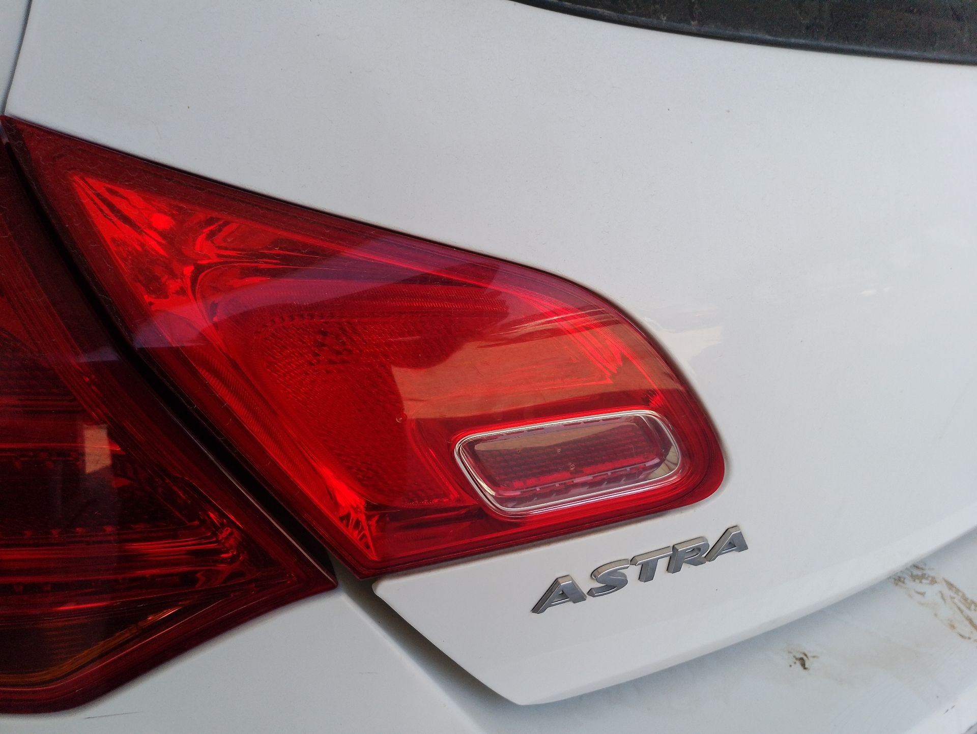 Recambio de piloto porton trasero izquierdo para opel astra j (p10) 1.7 cdti (68) referencia OEM IAM   