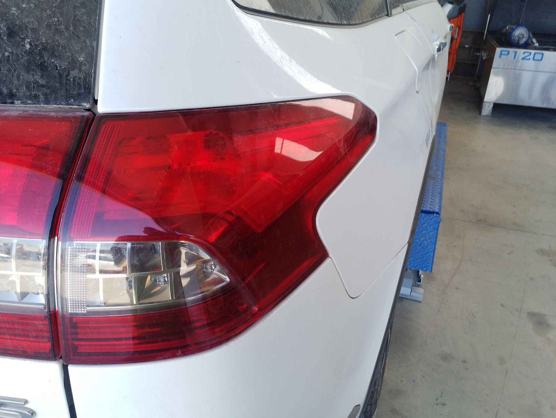 Recambio de piloto trasero derecho para citroën c5 iii break (rw_) 2.0 hdi 180 referencia OEM IAM 6350FA  