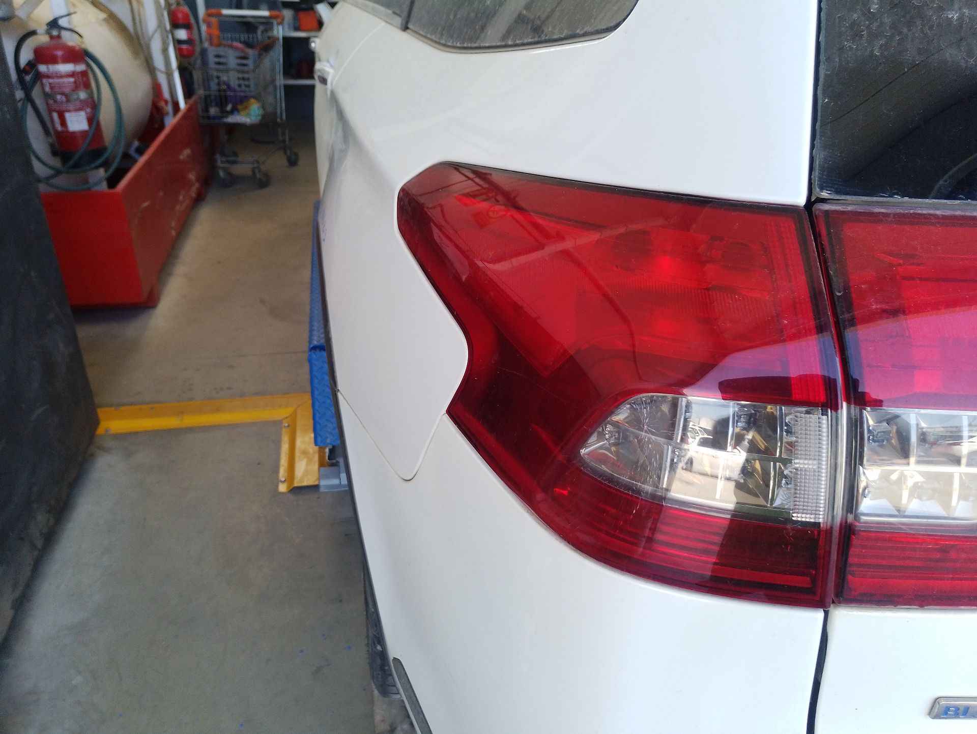 Recambio de piloto trasero izquierdo para citroën c5 iii break (rw_) 2.0 hdi 180 referencia OEM IAM 6351FA  