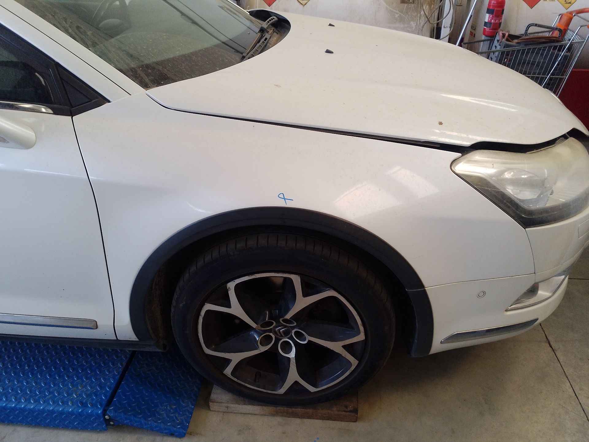 Recambio de aleta delantera derecha para citroën c5 iii break (rw_) 2.0 hdi 180 referencia OEM IAM 7841X7  