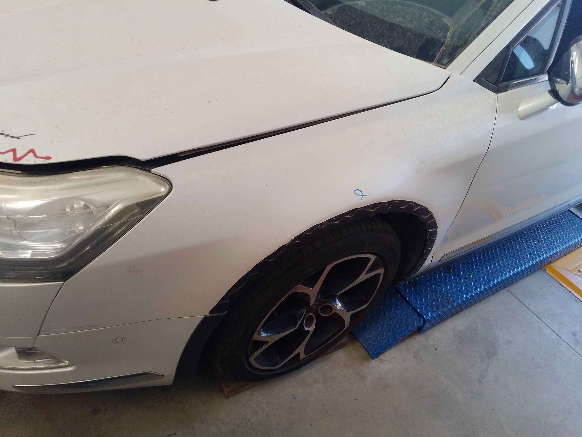 Recambio de aleta delantera izquierda para citroën c5 iii break (rw_) 2.0 hdi 180 referencia OEM IAM 7840V6  