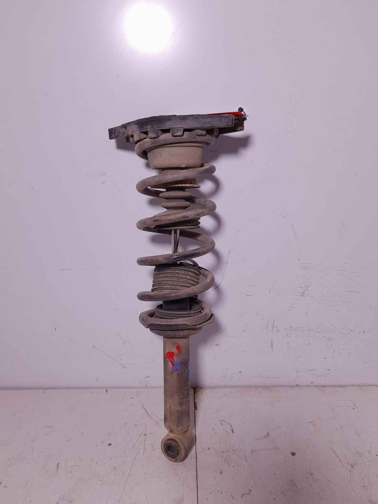 Recambio de amortiguador trasero derecho para nissan almera (n16/e) acenta referencia OEM IAM   