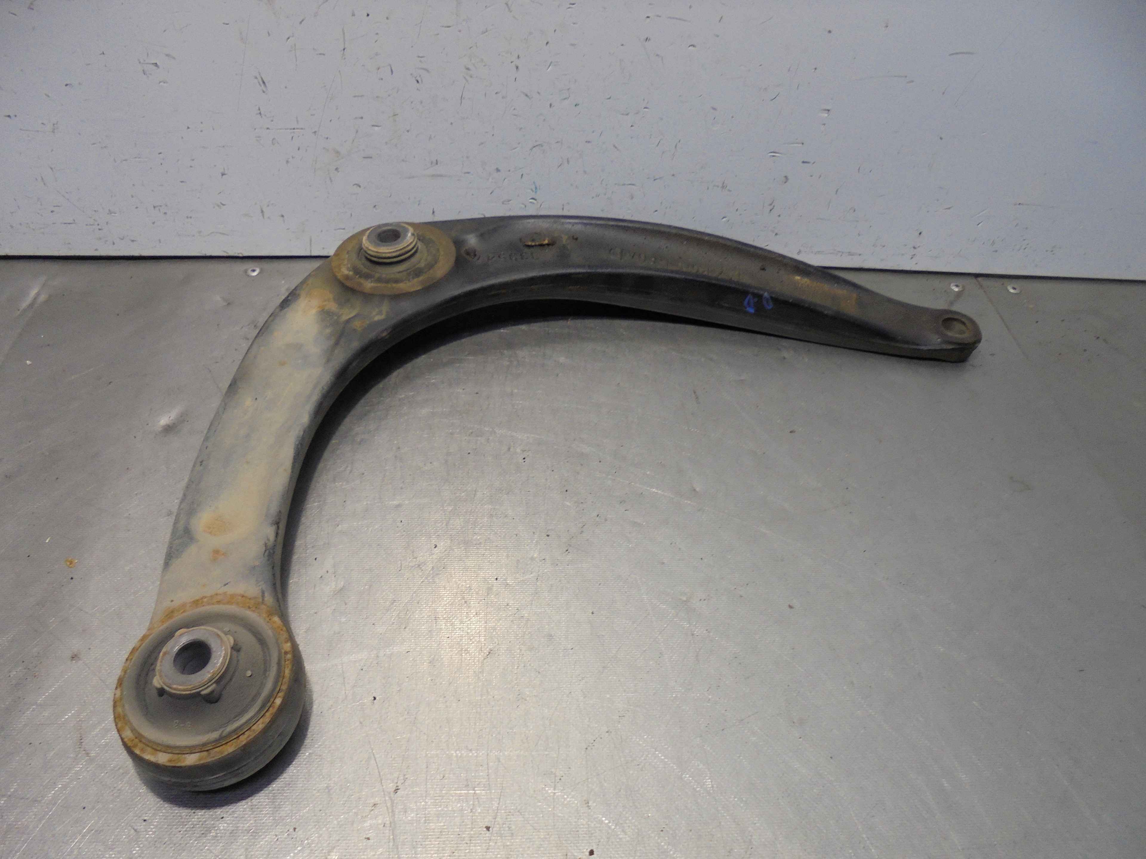Recambio de brazo suspension inferior delantero derecho para citroën c4 berlina collection referencia OEM IAM 833547  