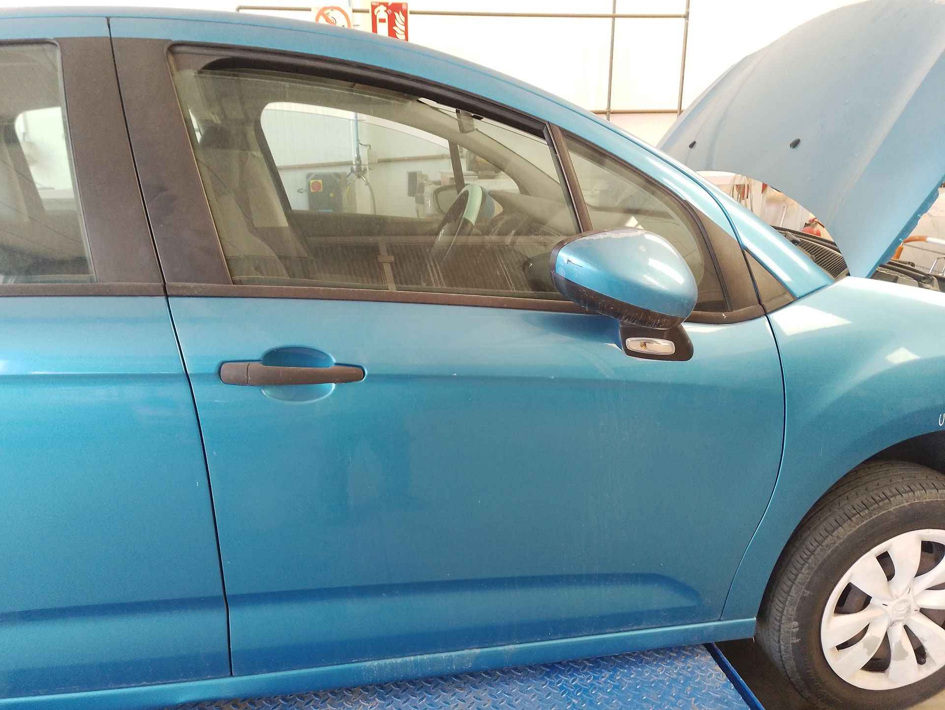 Recambio de puerta delantera derecha para citroën c3 ii (sc_) 1.1 i referencia OEM IAM 9004CG  