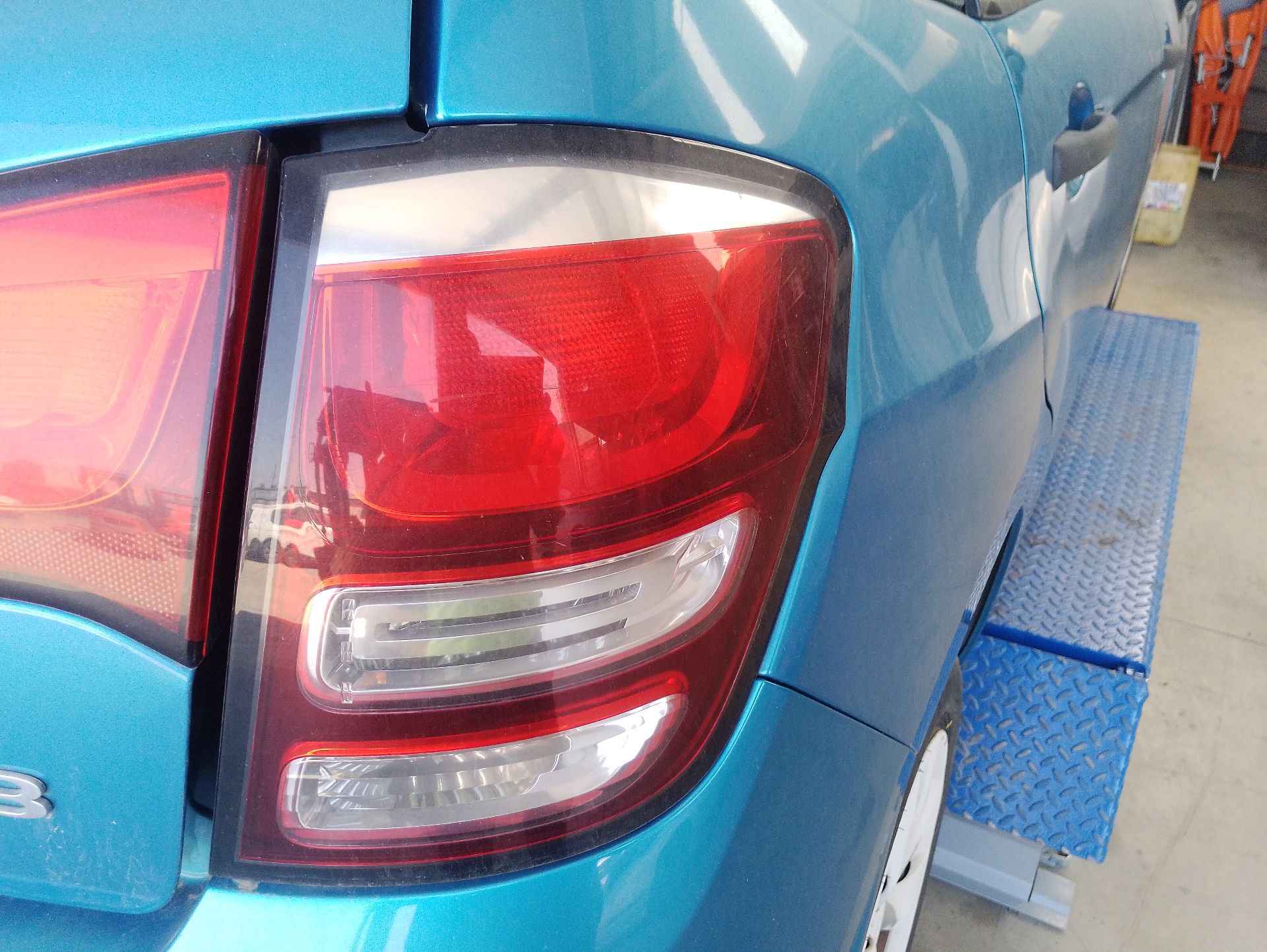 Recambio de piloto trasero derecho para citroën c3 ii (sc_) 1.1 i referencia OEM IAM 6351KQ  
