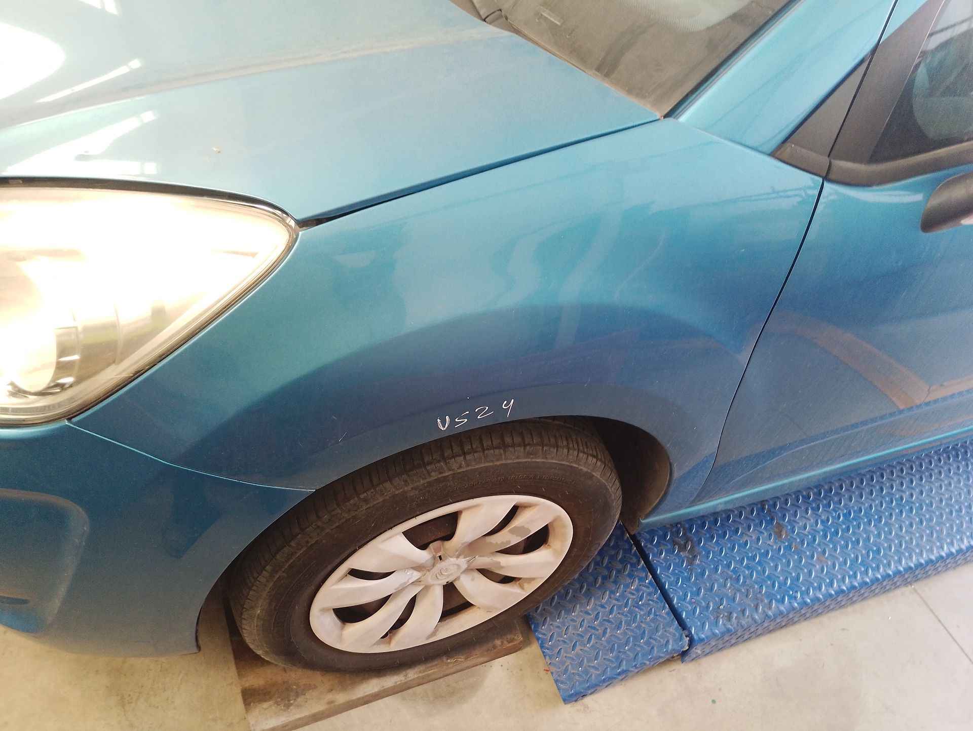 Recambio de aleta delantera izquierda para citroën c3 ii (sc_) 1.1 i referencia OEM IAM 7840X7  