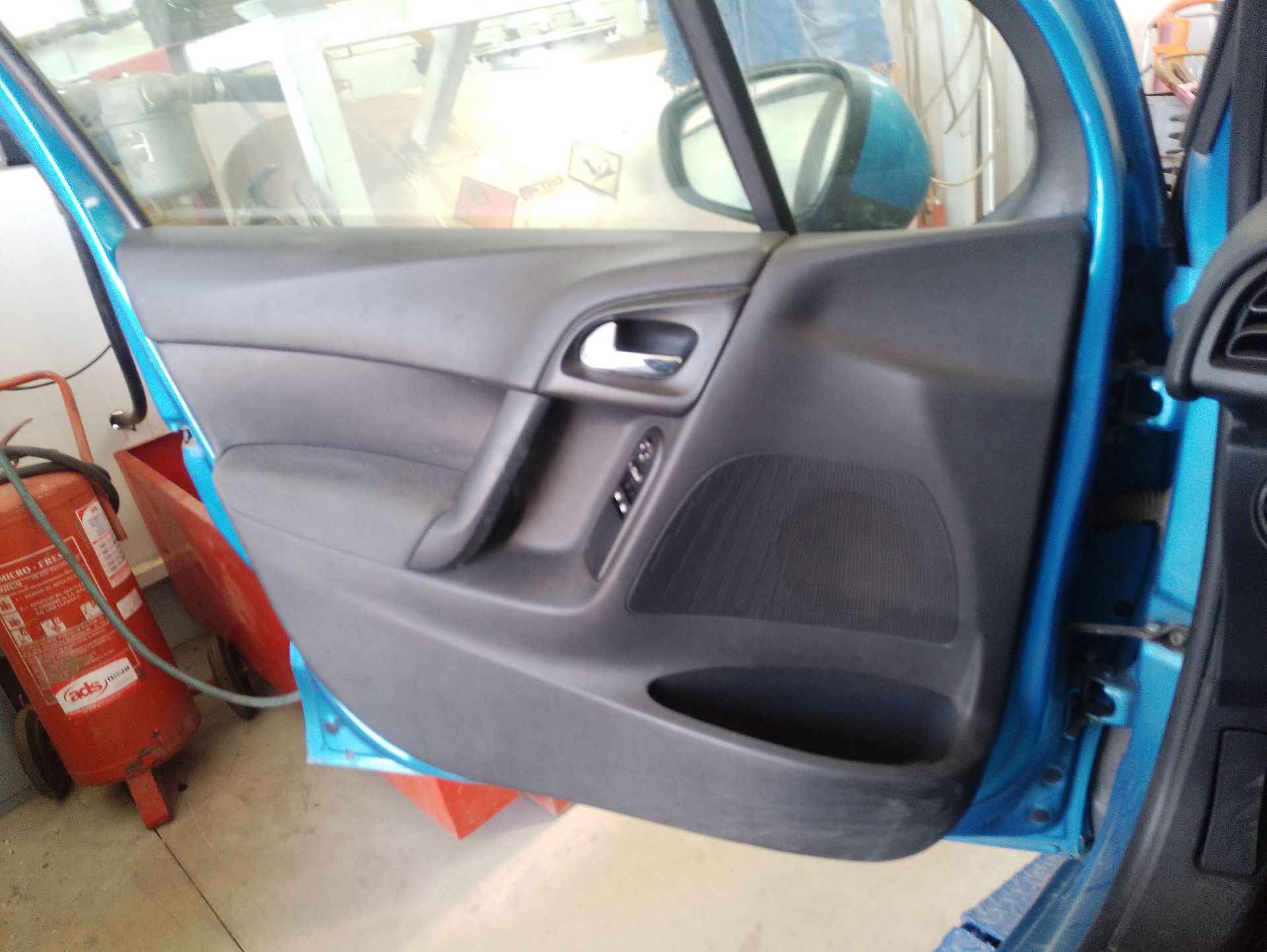 Recambio de guarnecido puerta delantera izquierda para citroën c3 ii (sc_) 1.1 i referencia OEM IAM   