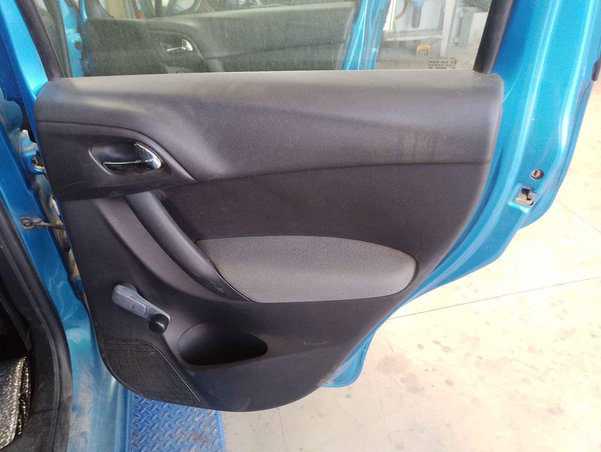 Recambio de guarnecido puerta trasera derecha para citroën c3 ii (sc_) 1.1 i referencia OEM IAM   
