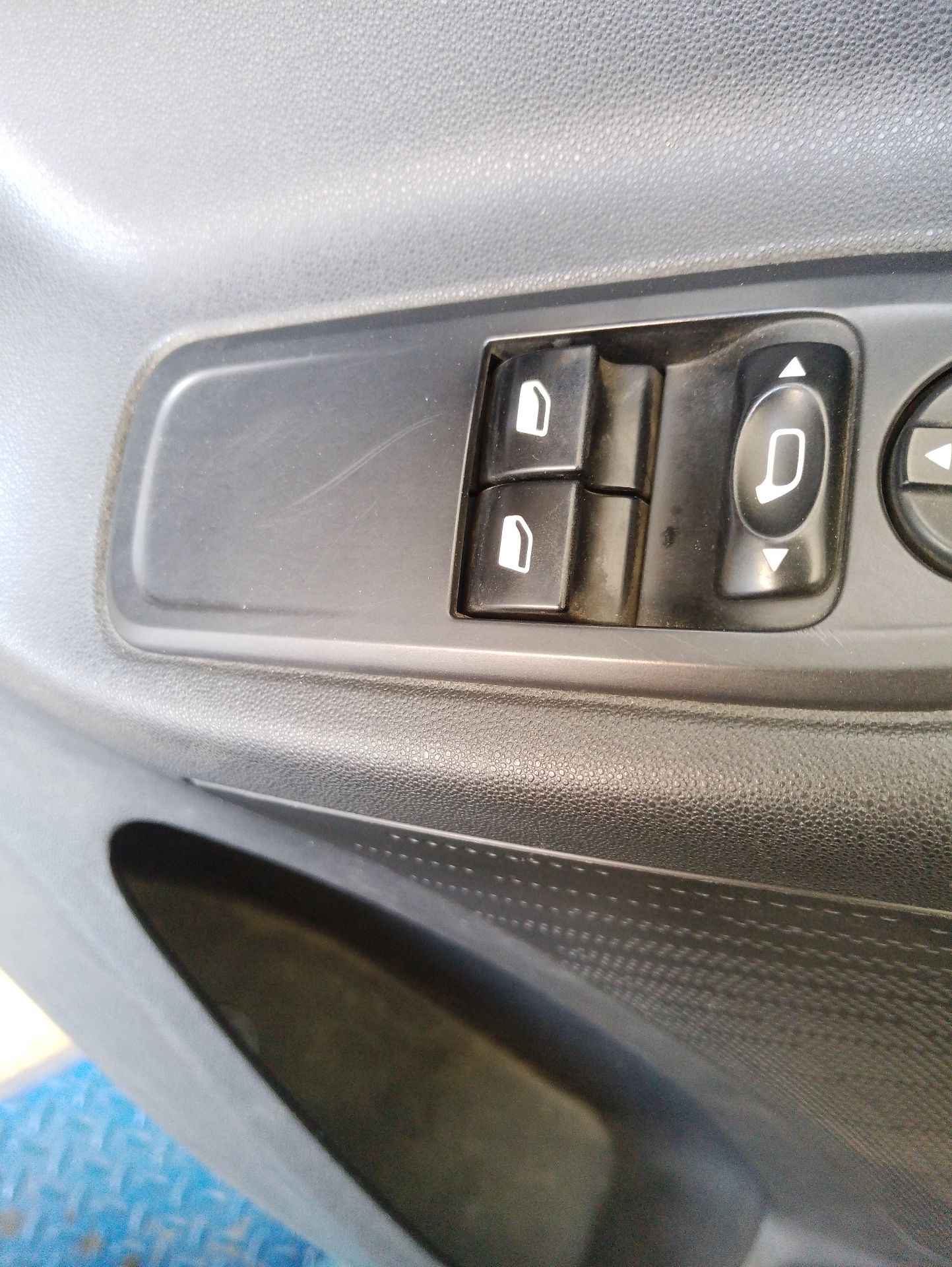Recambio de mando elevalunas delantero izquierdo para citroën c3 ii (sc_) 1.1 i referencia OEM IAM 98012275XT  