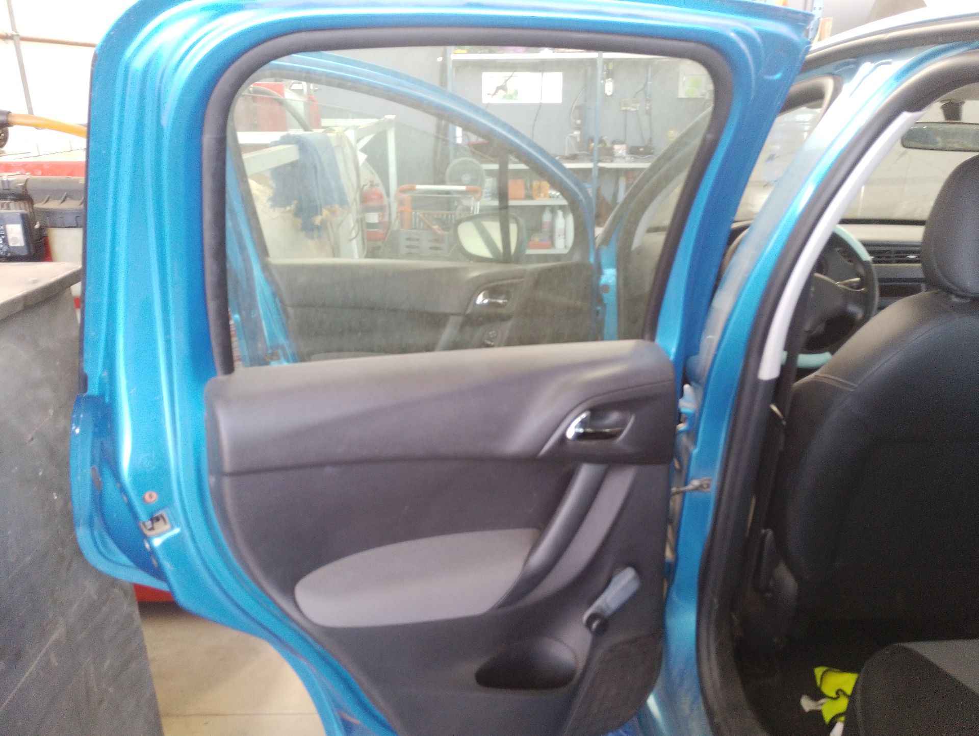 Recambio de guarnecido puerta trasera izquierda para citroën c3 ii (sc_) 1.1 i referencia OEM IAM   