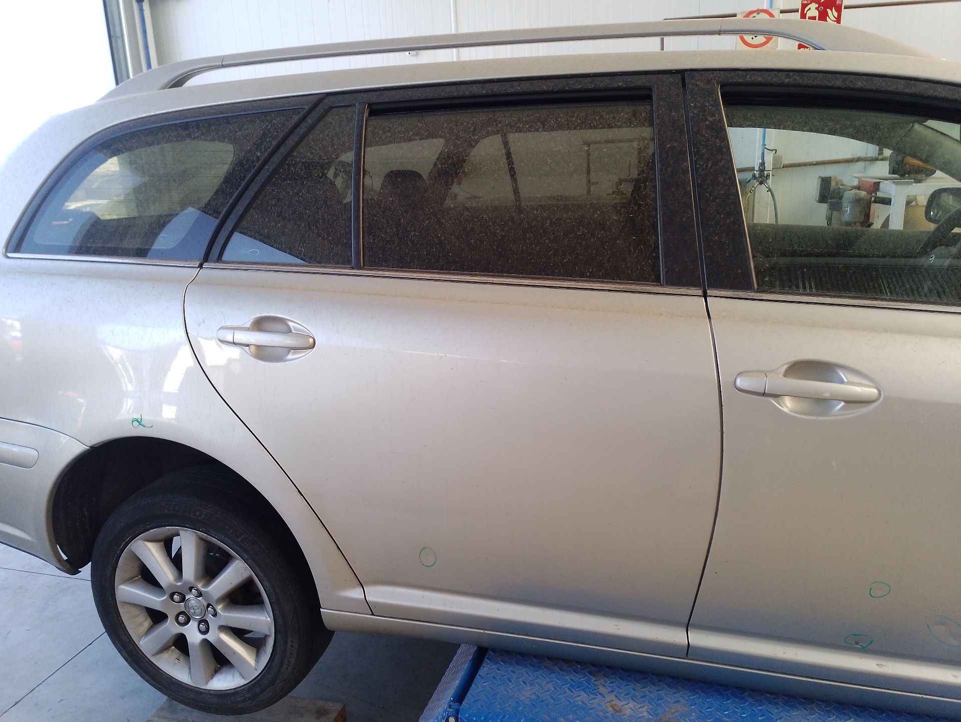Recambio de puerta trasera derecha para toyota avensis station wagon (_t25_) 2.0 d-4d (cdt250_) referencia OEM IAM 6700305130  