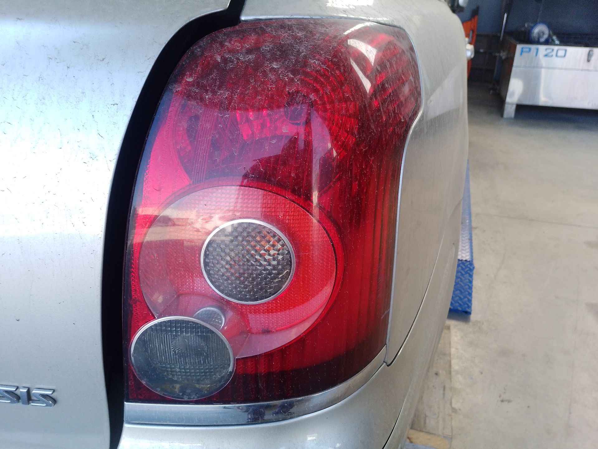 Recambio de piloto trasero derecho para toyota avensis station wagon (_t25_) 2.0 d-4d (cdt250_) referencia OEM IAM 8155105182  