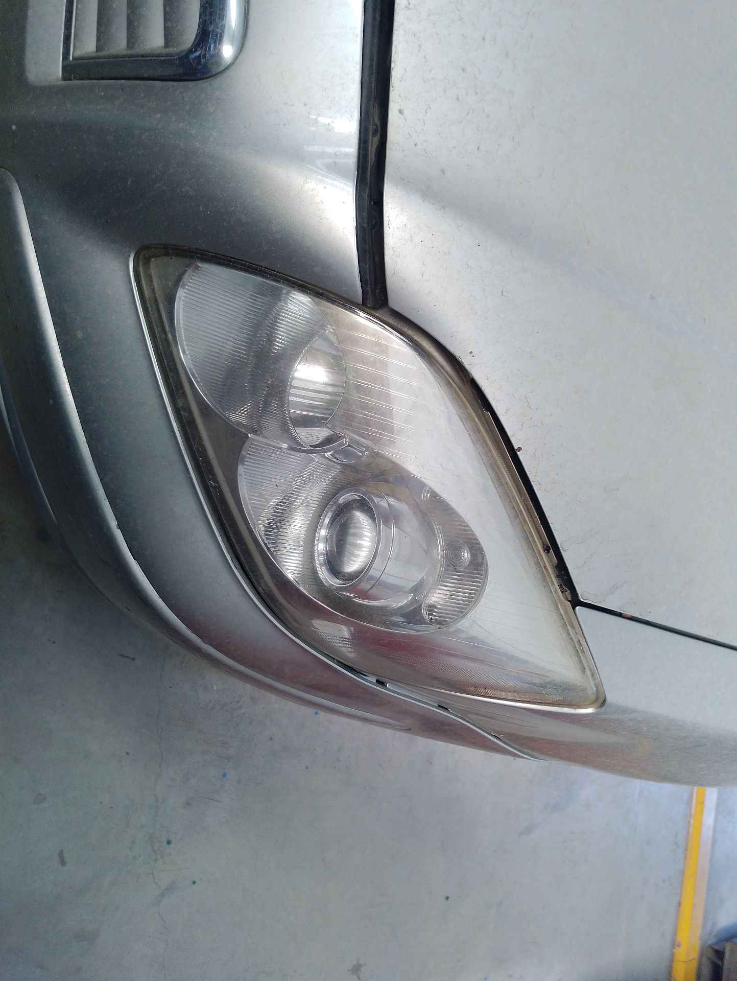 Recambio de faro izquierdo para toyota avensis station wagon (_t25_) 2.0 d-4d (cdt250_) referencia OEM IAM 8117005194  