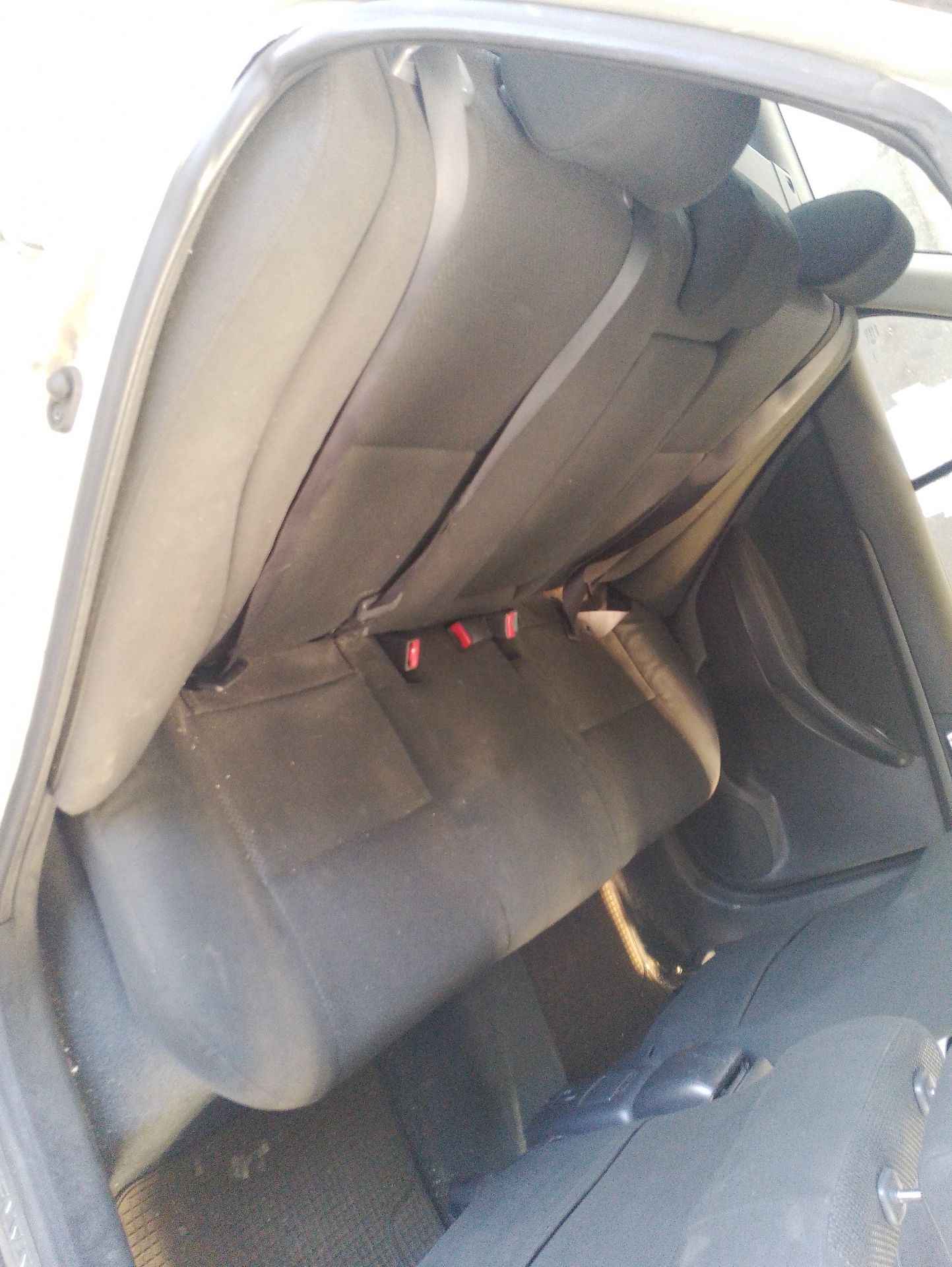 Recambio de asientos traseros para toyota avensis station wagon (_t25_) 2.0 d-4d (cdt250_) referencia OEM IAM   