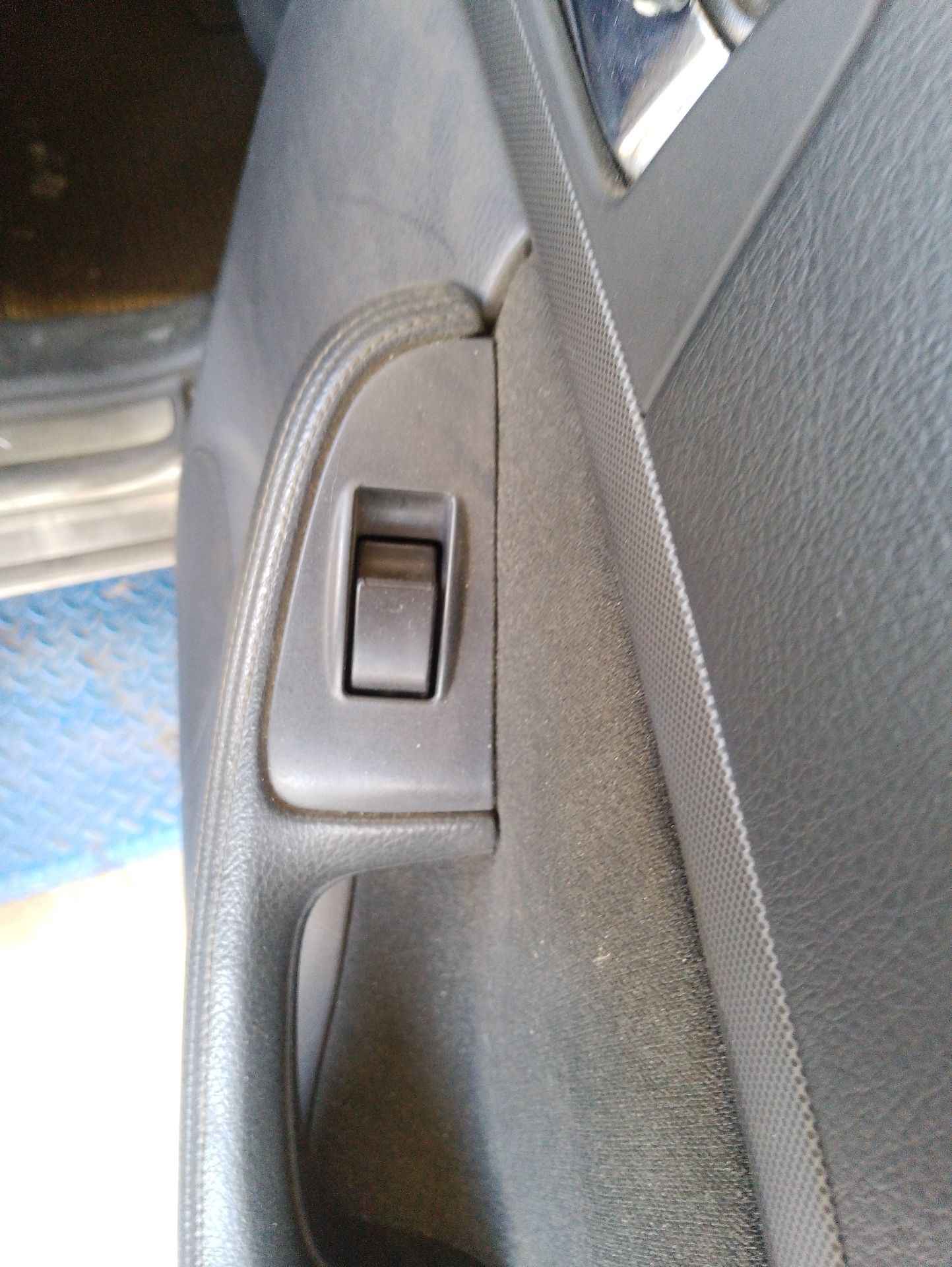 Recambio de mando elevalunas trasero derecho para toyota avensis station wagon (_t25_) 2.0 d-4d (cdt250_) referencia OEM IAM   