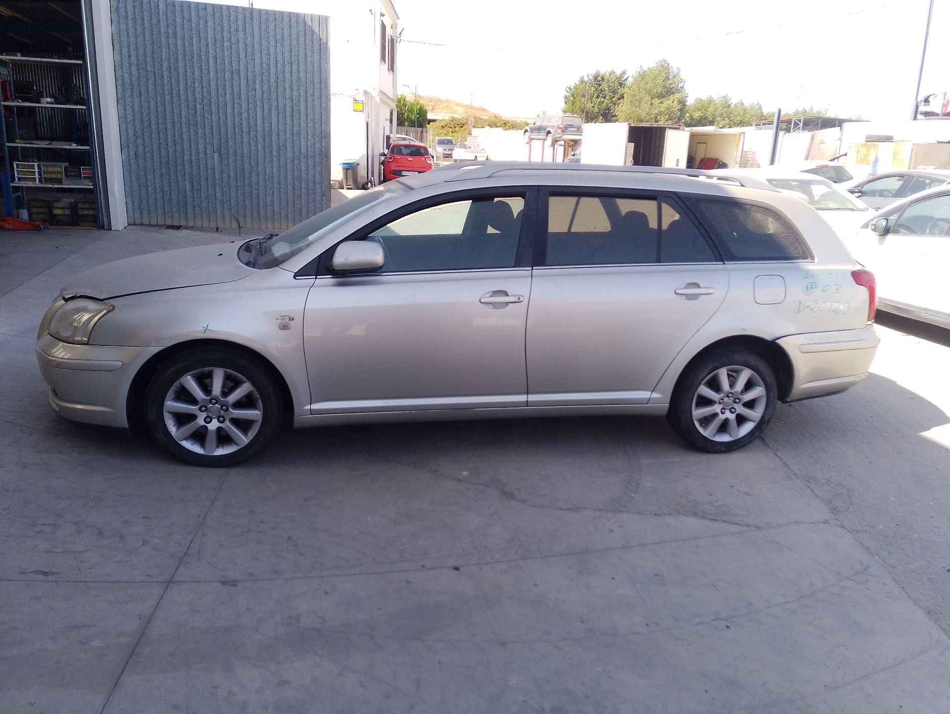 toyota avensis station wagon (_t25_) del año 2003