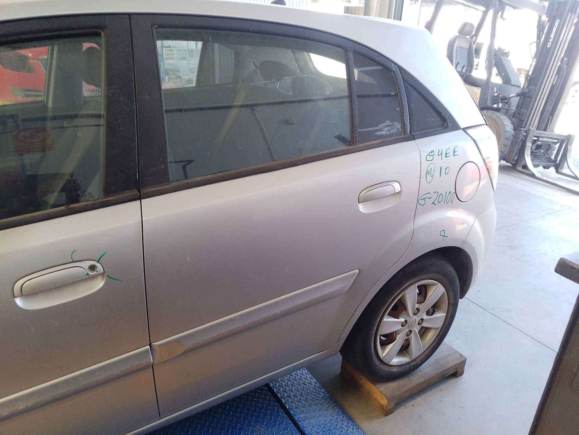 Recambio de puerta trasera izquierda para kia rio ii (jb) 1.4 16v referencia OEM IAM   