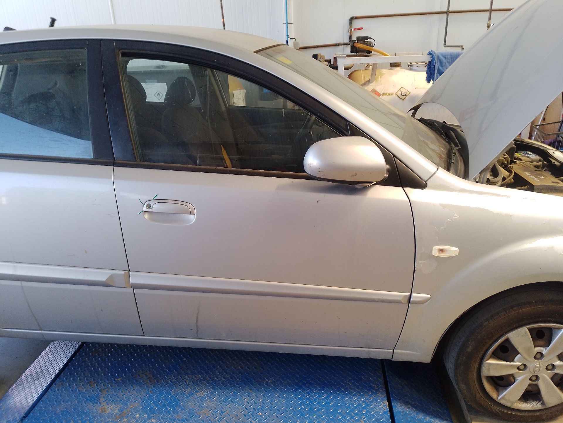 Recambio de puerta delantera derecha para kia rio ii (jb) 1.4 16v referencia OEM IAM   