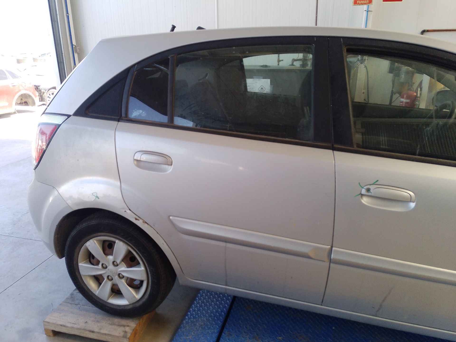 Recambio de puerta trasera derecha para kia rio ii (jb) 1.4 16v referencia OEM IAM   