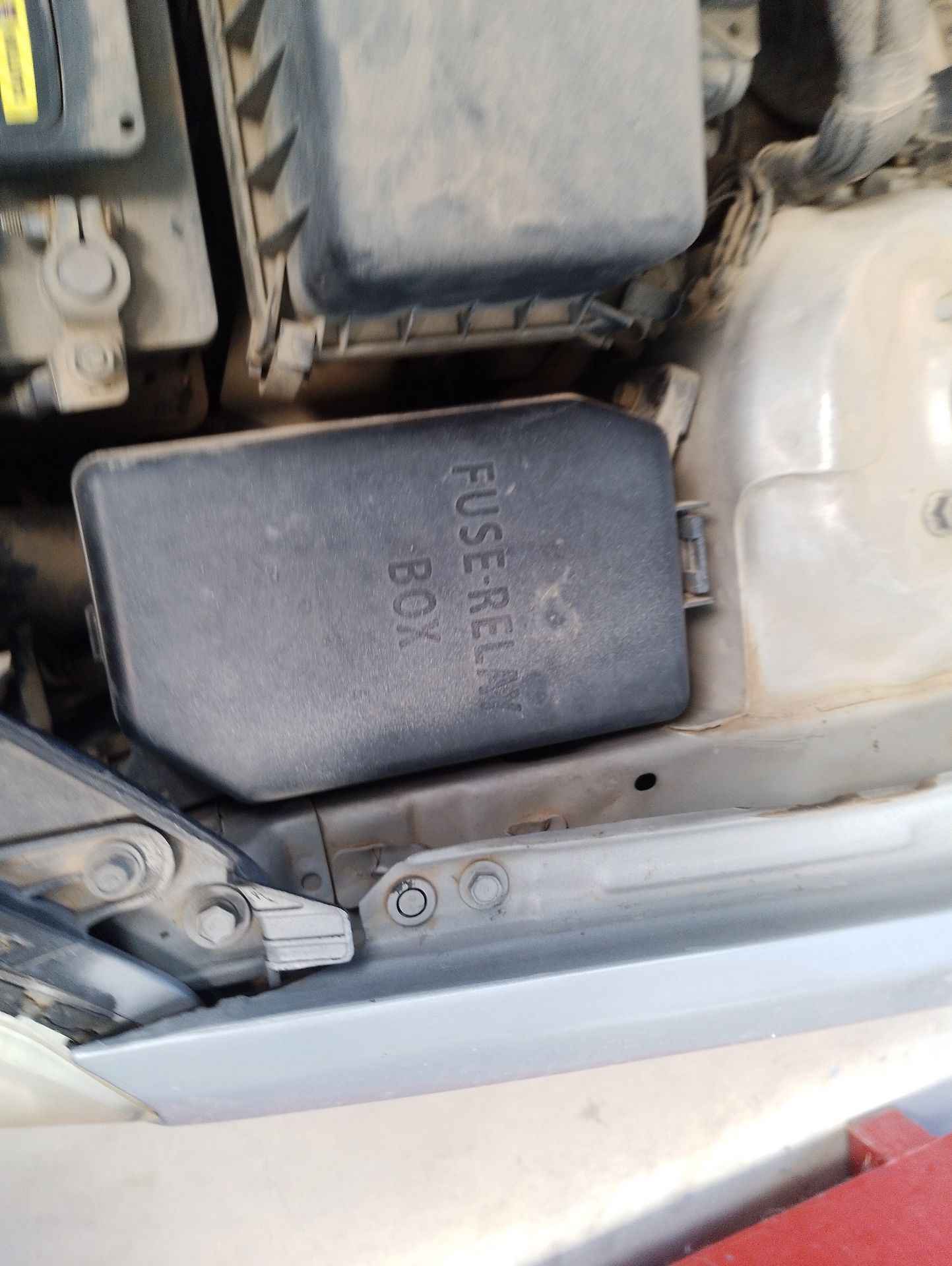 Recambio de caja reles / fusibles para kia rio ii (jb) 1.4 16v referencia OEM IAM   
