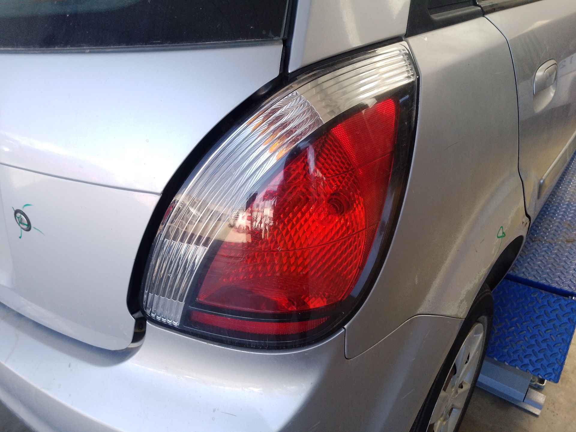 Recambio de piloto trasero derecho para kia rio ii (jb) 1.4 16v referencia OEM IAM   