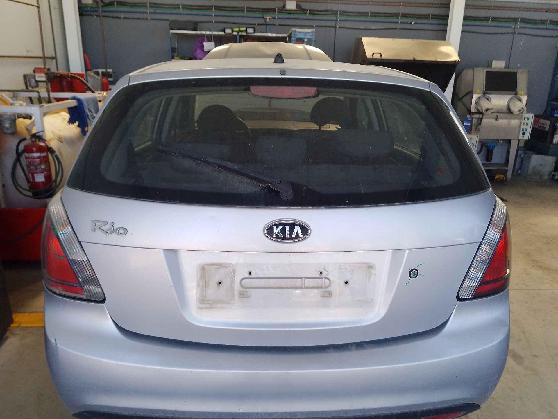 Recambio de porton trasero para kia rio ii (jb) 1.4 16v referencia OEM IAM   