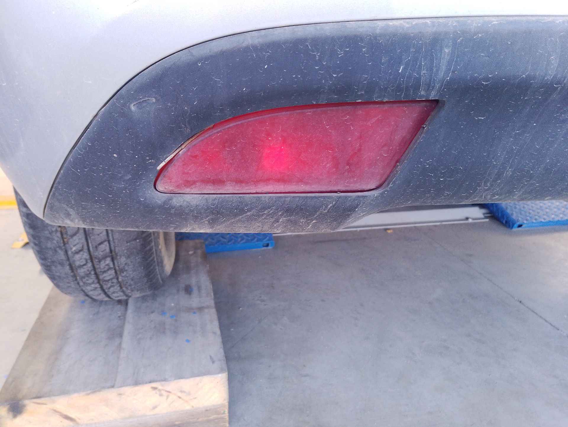 Recambio de faro antiniebla trasero izquierdo para kia rio ii (jb) 1.4 16v referencia OEM IAM   