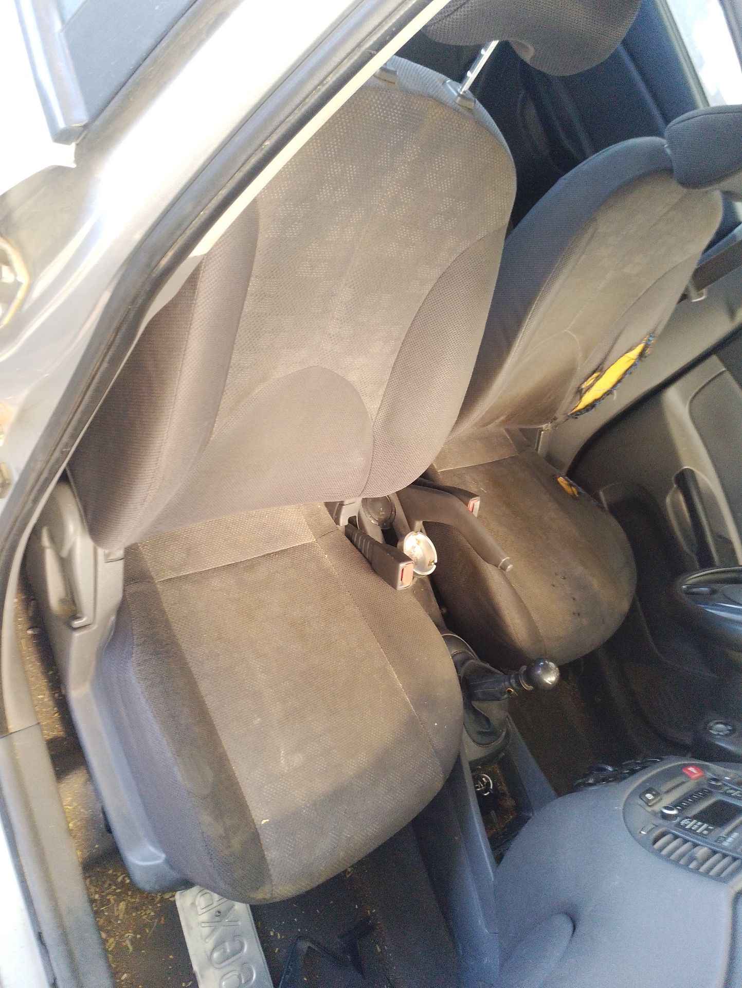 Recambio de asiento delantero derecho para kia rio ii (jb) 1.4 16v referencia OEM IAM   