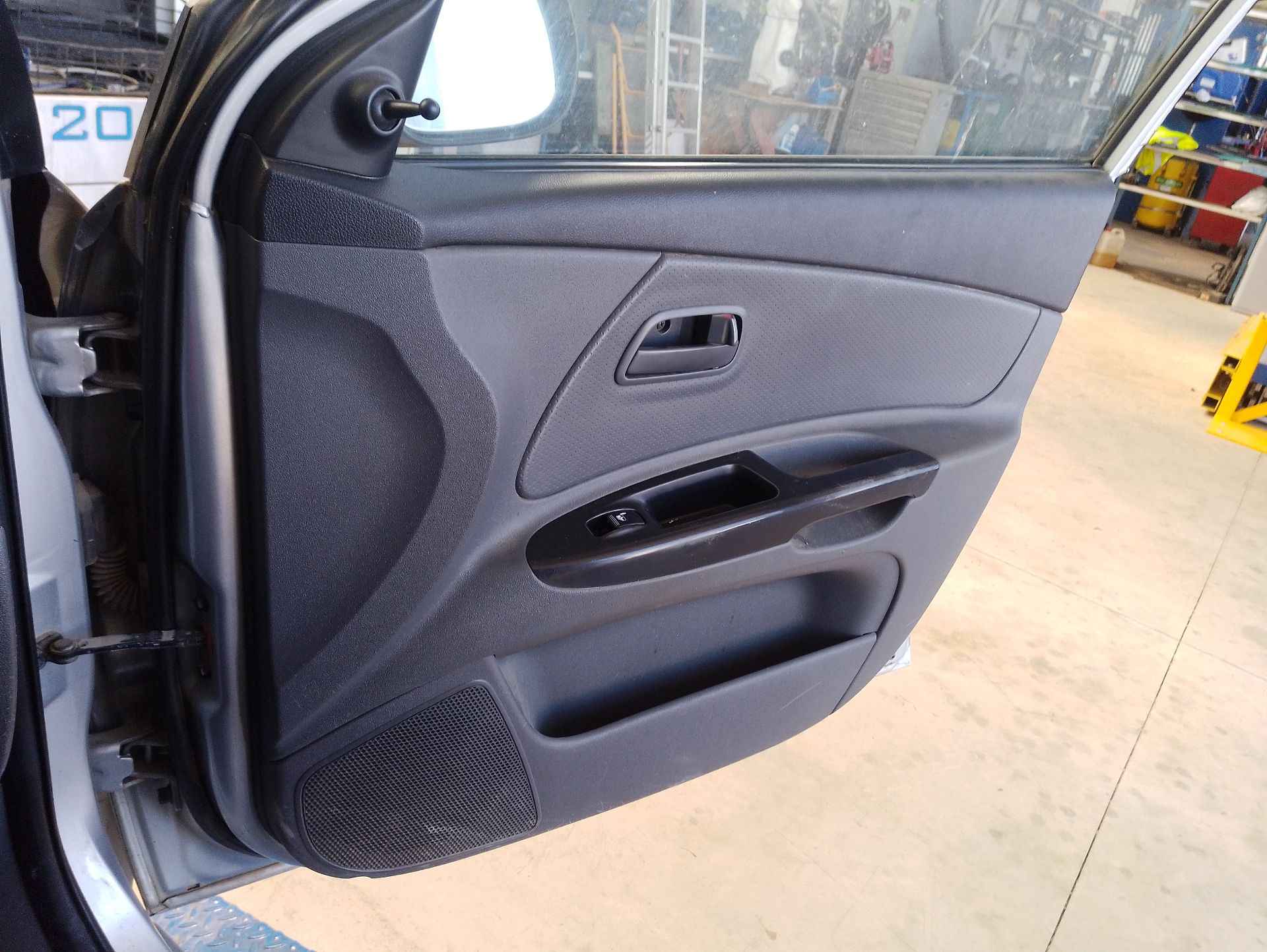 Recambio de guarnecido puerta delantera derecha para kia rio ii (jb) 1.4 16v referencia OEM IAM   