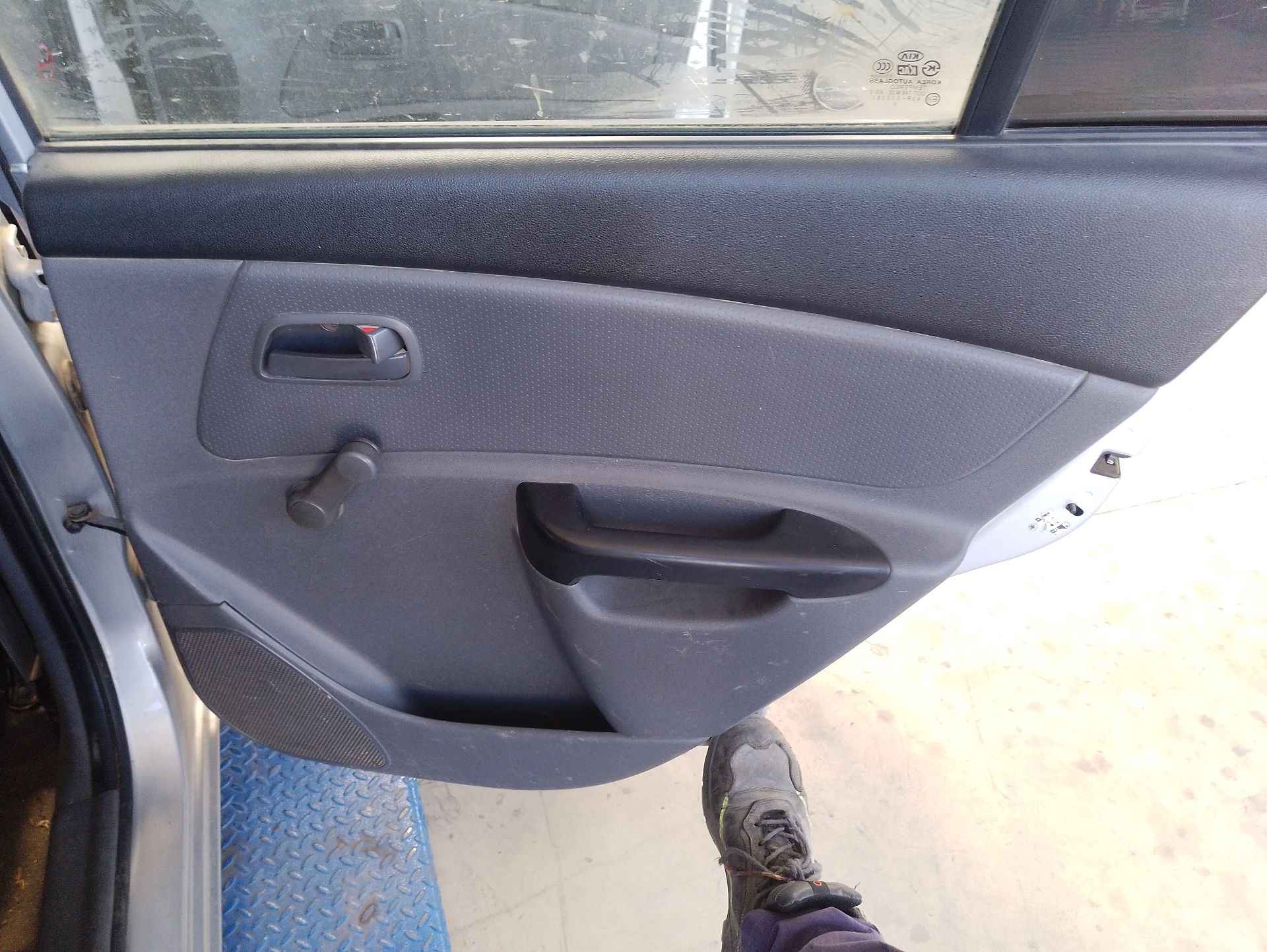 Recambio de guarnecido puerta trasera derecha para kia rio ii (jb) 1.4 16v referencia OEM IAM   