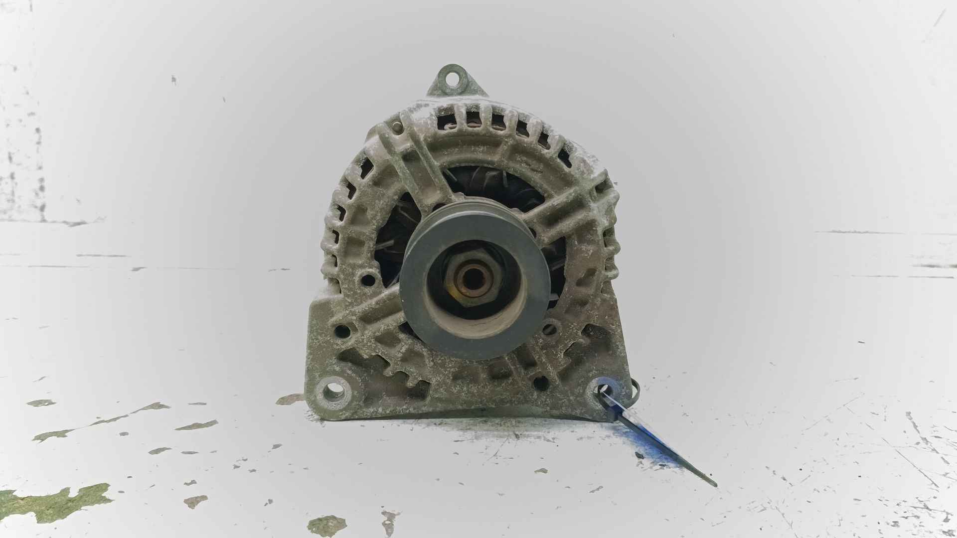 Recambio de alternador para renault clio iii confort dynamique referencia OEM IAM 8200323137 0124425034 