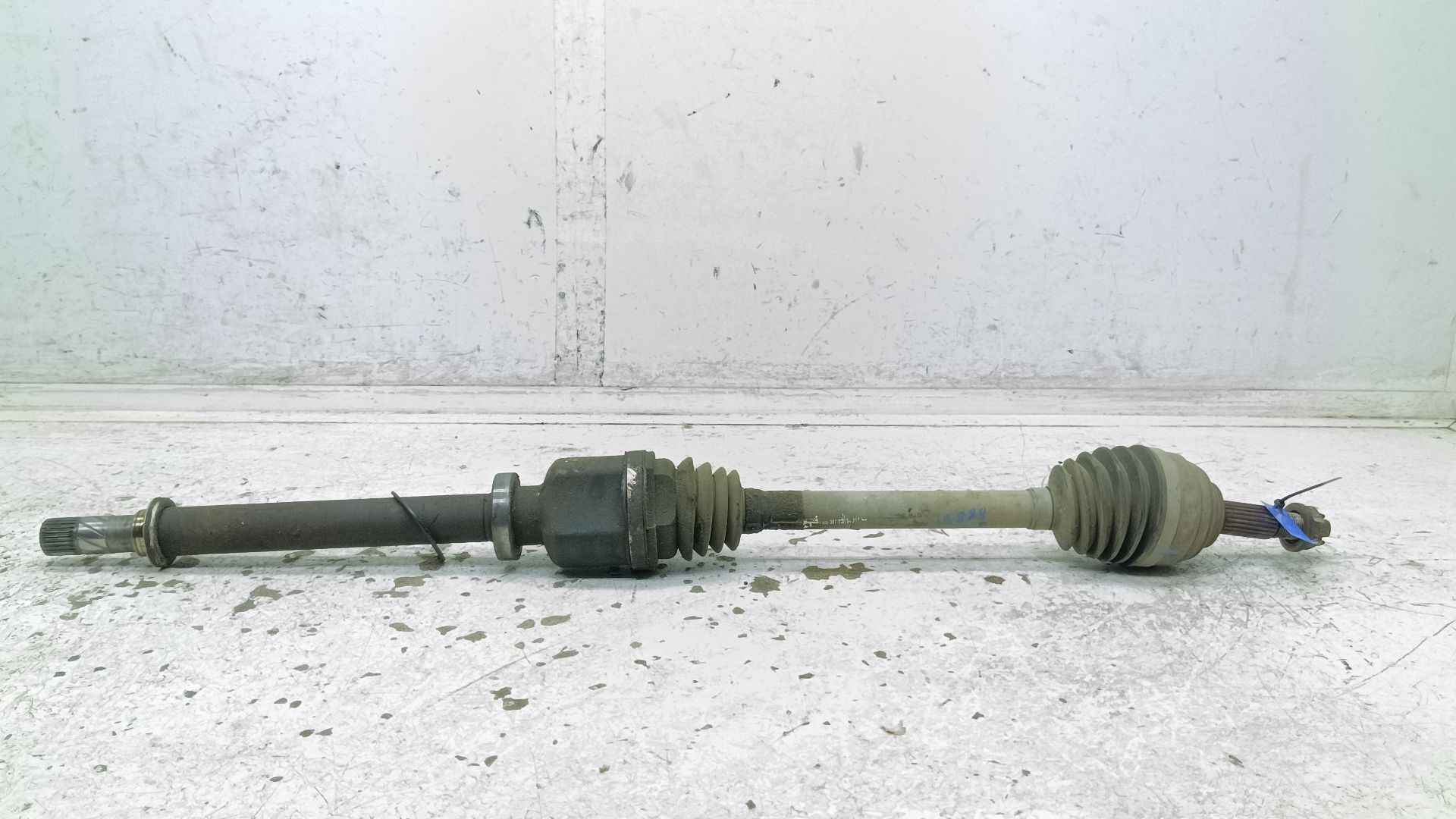 Recambio de transmision delantera derecha para renault clio iii confort dynamique referencia OEM IAM 8200618111  