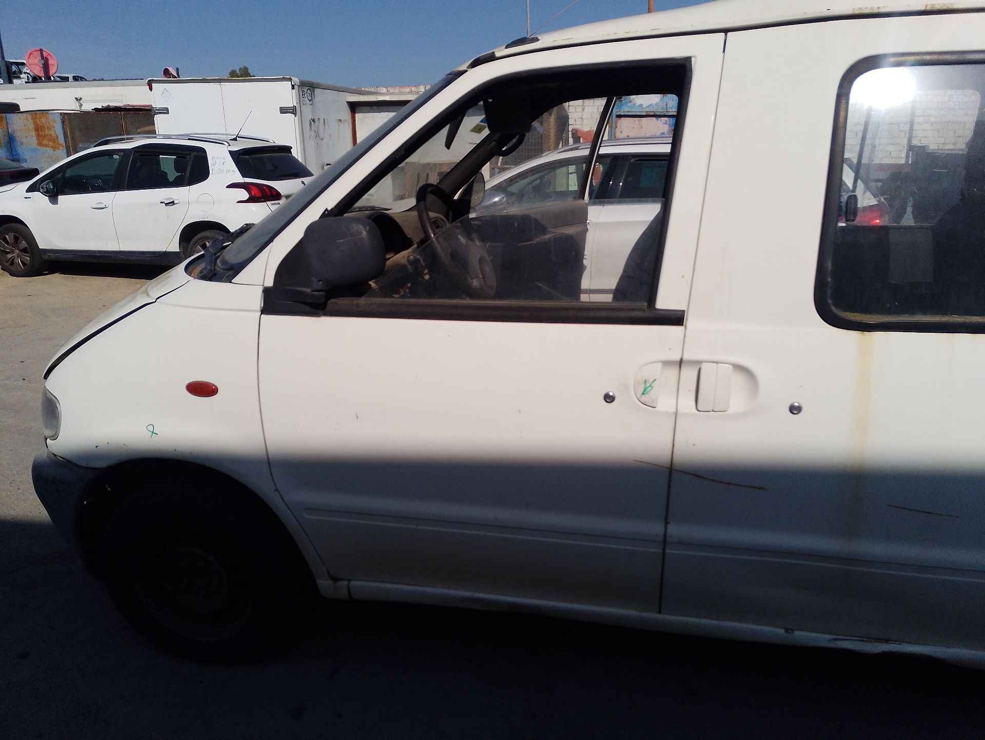 Recambio de puerta delantera izquierda para nissan vanette cargo furgoneta (hc 23) 2.3 d referencia OEM IAM   