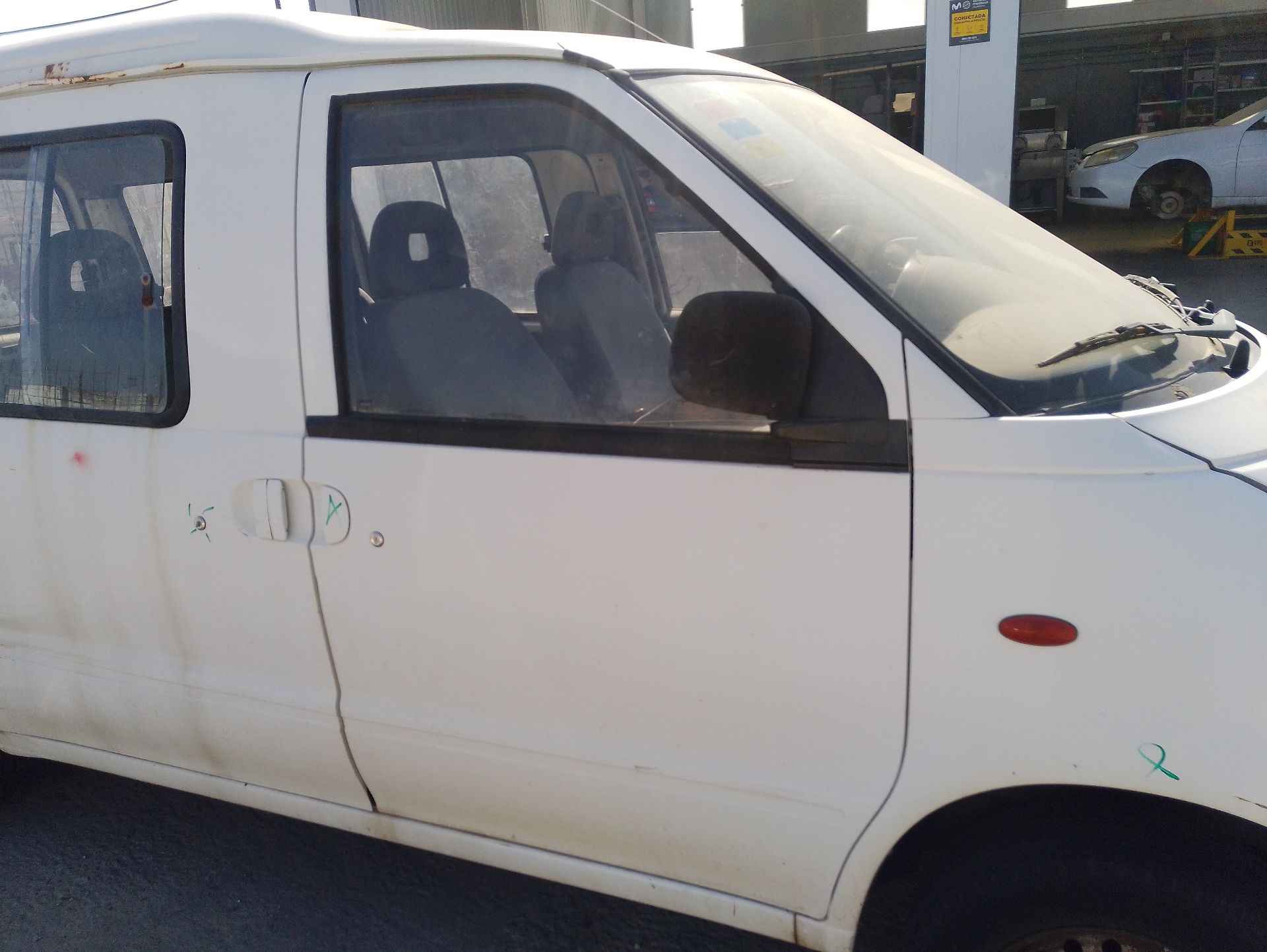 Recambio de puerta delantera derecha para nissan vanette cargo furgoneta (hc 23) 2.3 d referencia OEM IAM   