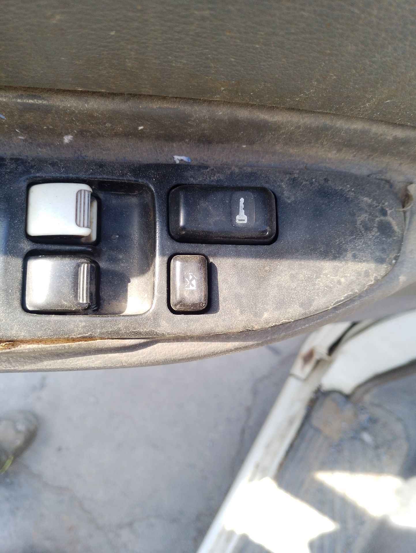 Recambio de mando elevalunas delantero izquierdo para nissan vanette cargo furgoneta (hc 23) 2.3 d referencia OEM IAM   