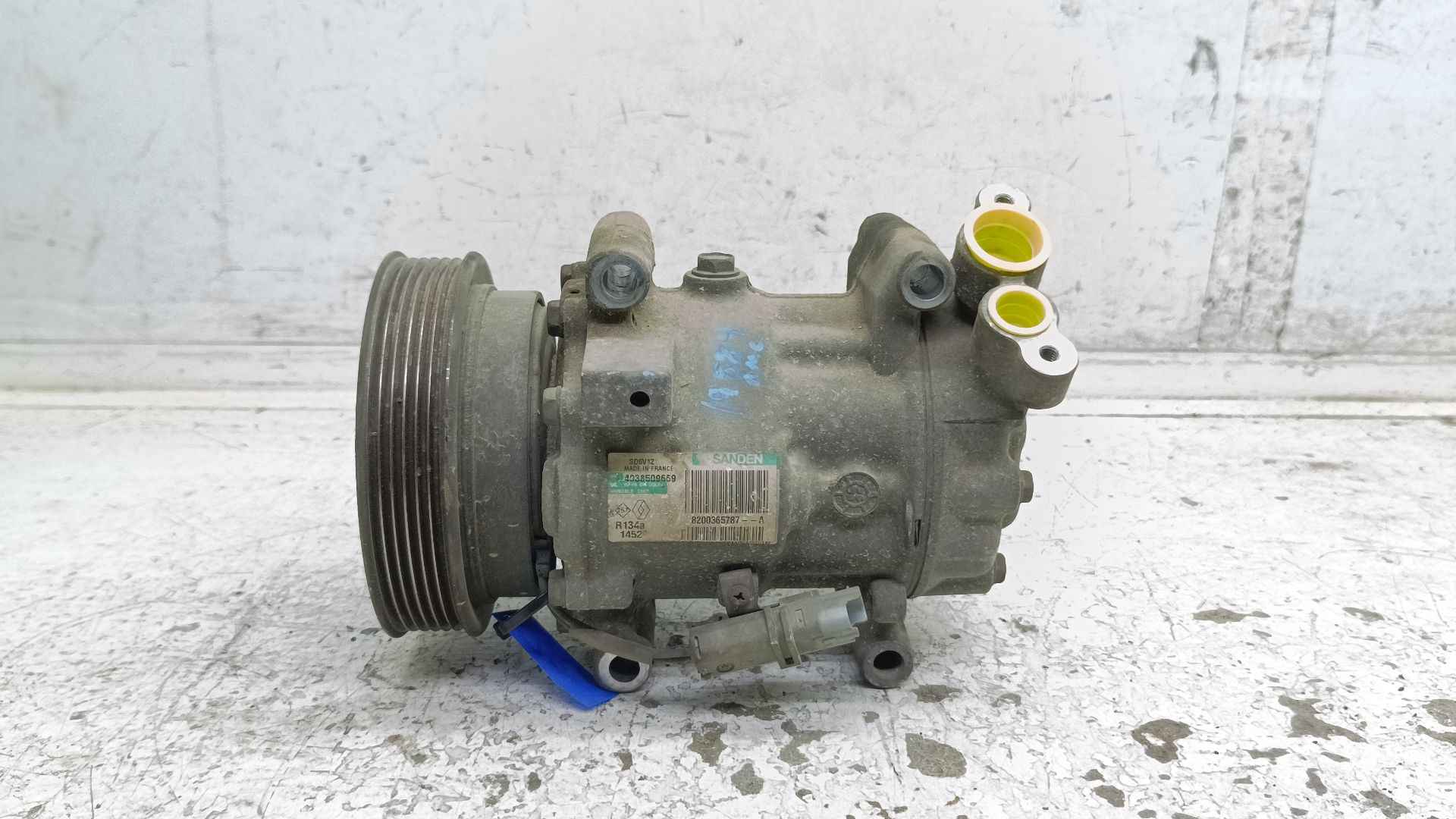 Recambio de compresor aire acondicionado para renault clio iii confort dynamique referencia OEM IAM 8200365787A  