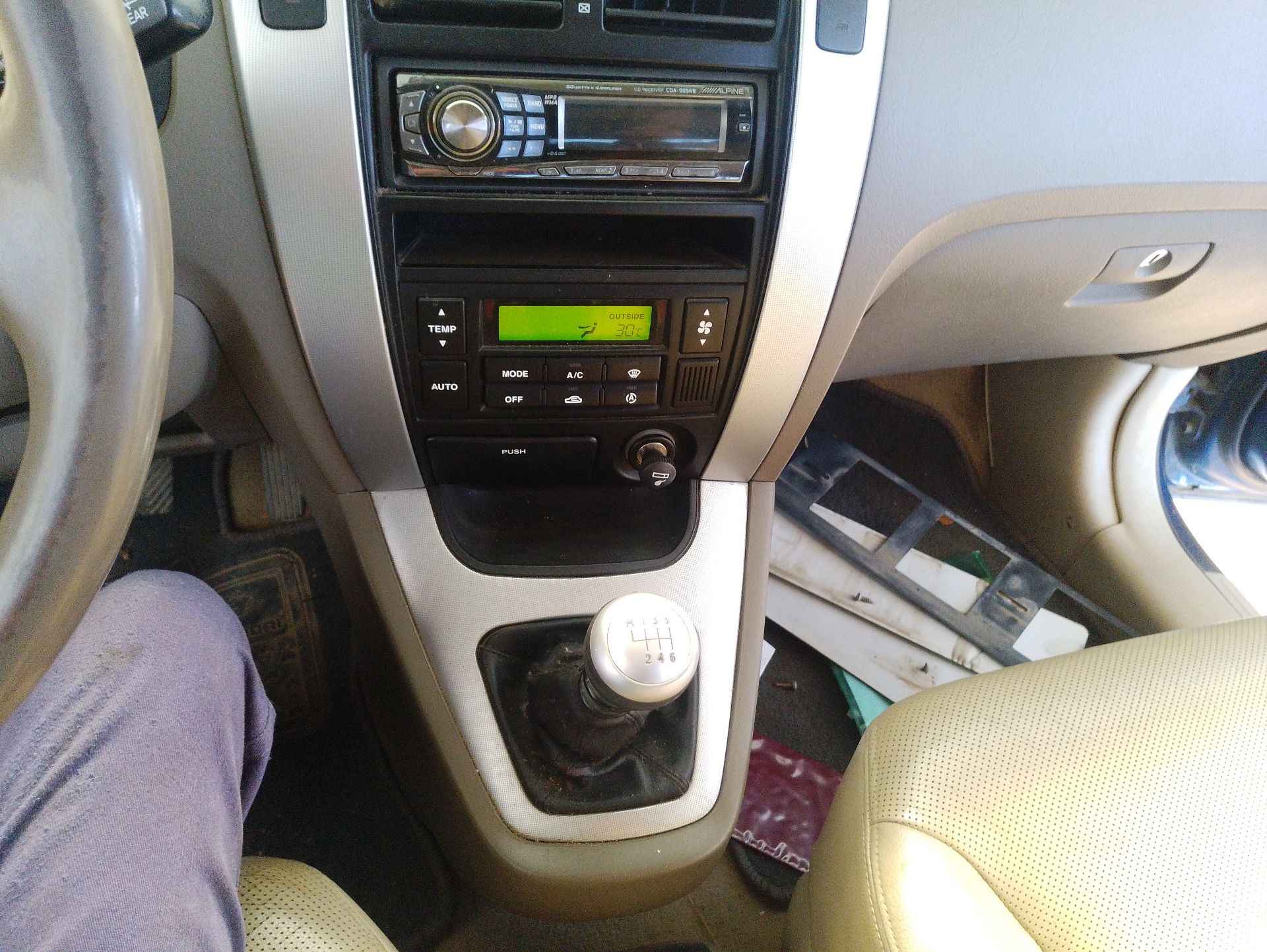 Recambio de consola central para hyundai tucson (jm) 2.0 crdi a las 4 ruedas referencia OEM IAM 846712E010DD  
