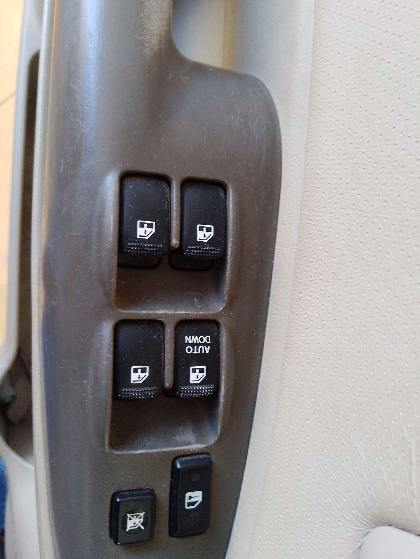Recambio de mando elevalunas delantero izquierdo para hyundai tucson (jm) 2.0 crdi a las 4 ruedas referencia OEM IAM 935702E000D