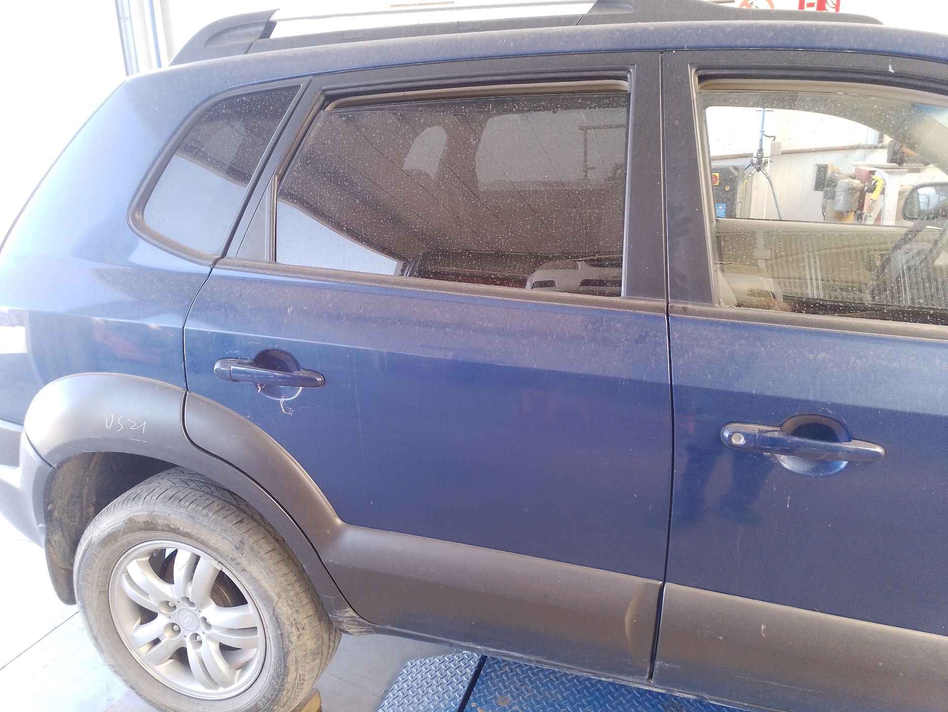 Recambio de puerta trasera derecha para hyundai tucson (jm) 2.0 crdi a las 4 ruedas referencia OEM IAM 770042E020  