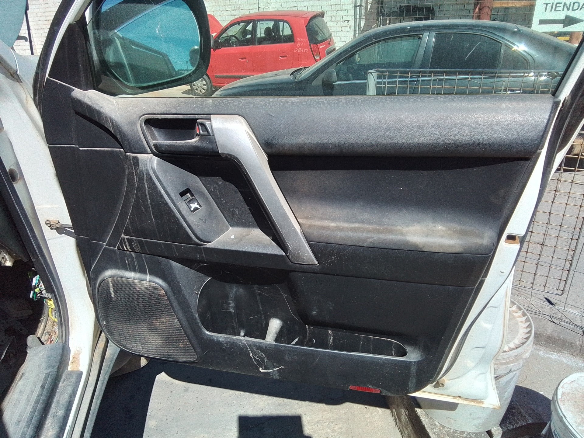 Recambio de guarnecido puerta delantera derecha para toyota land cruiser (j15) basis referencia OEM IAM   