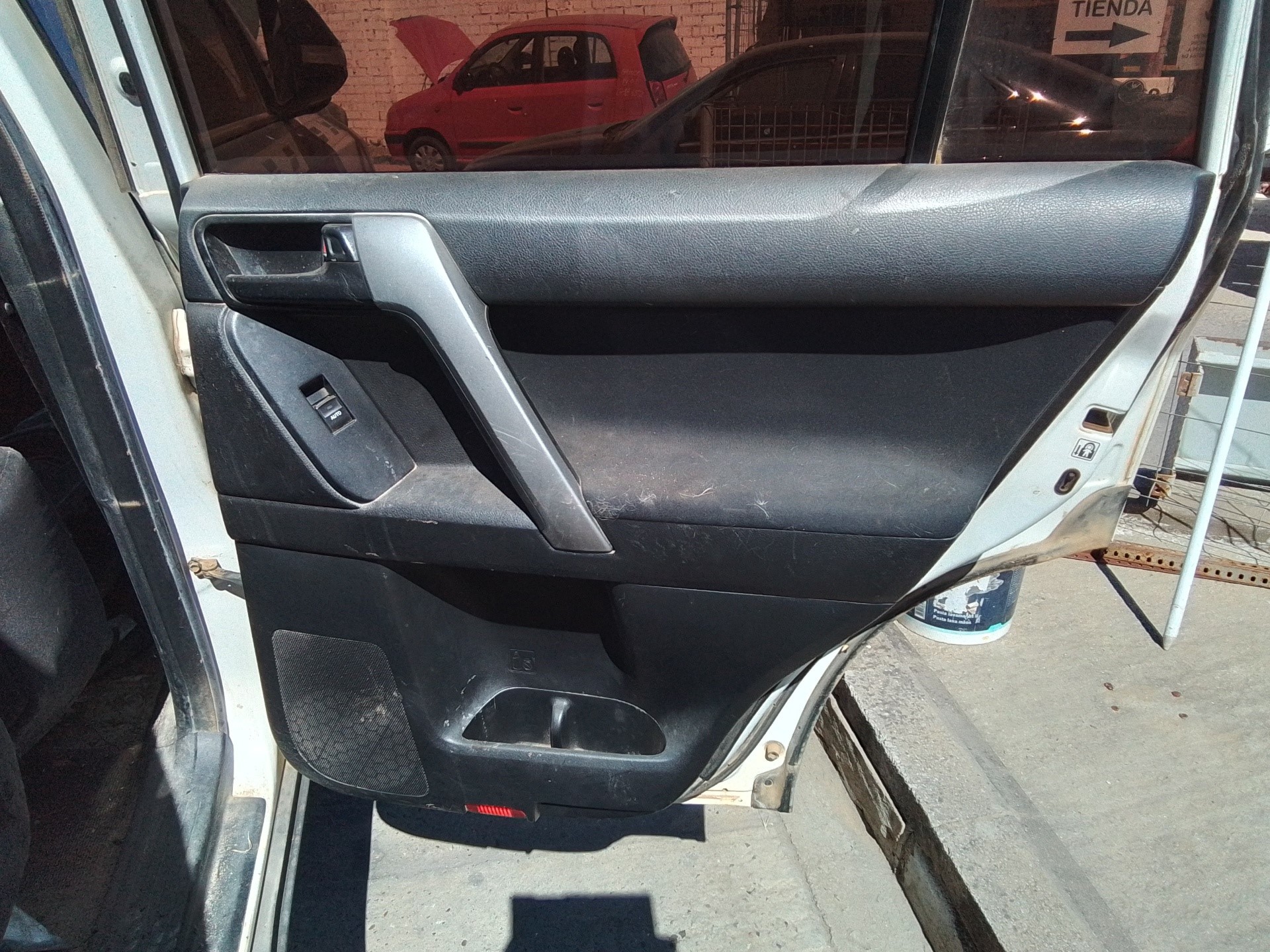 Recambio de guarnecido puerta trasera derecha para toyota land cruiser (j15) basis referencia OEM IAM   
