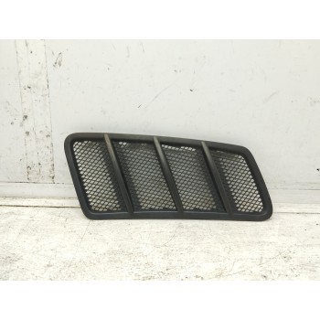 REJILLA PARAGOLPES DERECHA A1668801505 