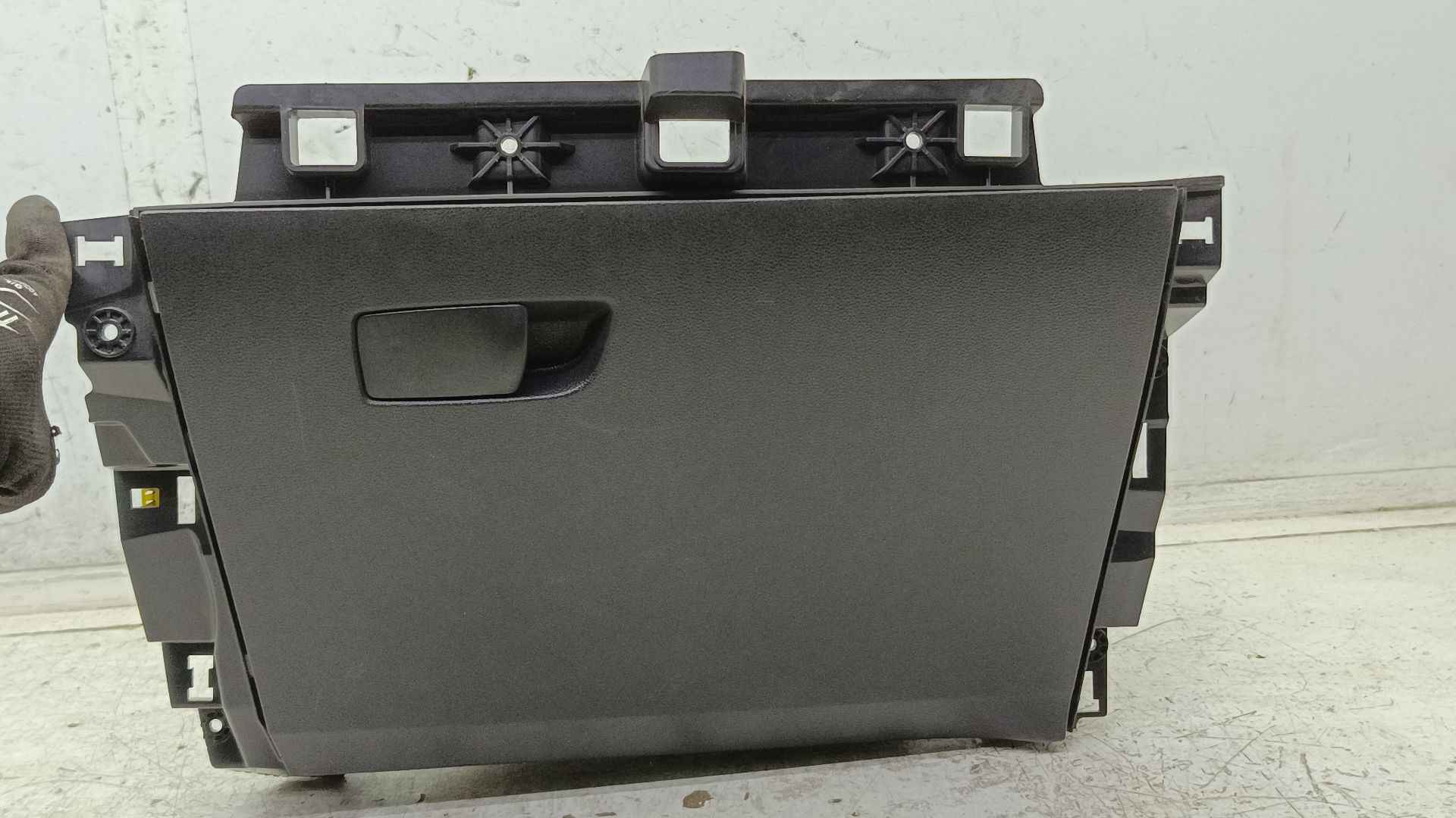 Recambio de guantera para renault captur ii equilibre referencia OEM IAM 685000951R  