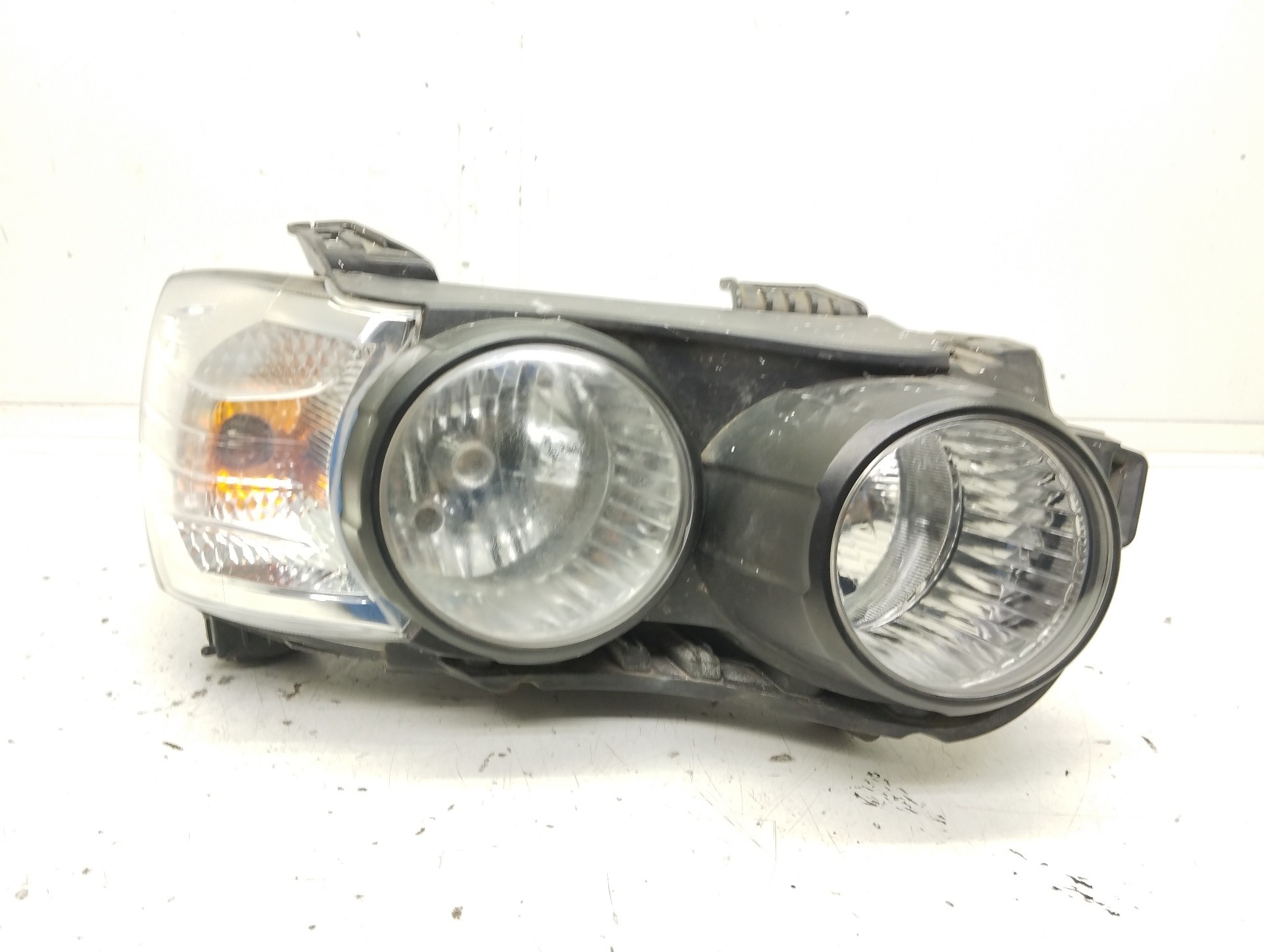 Recambio de faro derecho para chevrolet aveo sedán lt+ referencia OEM IAM  96831062 
