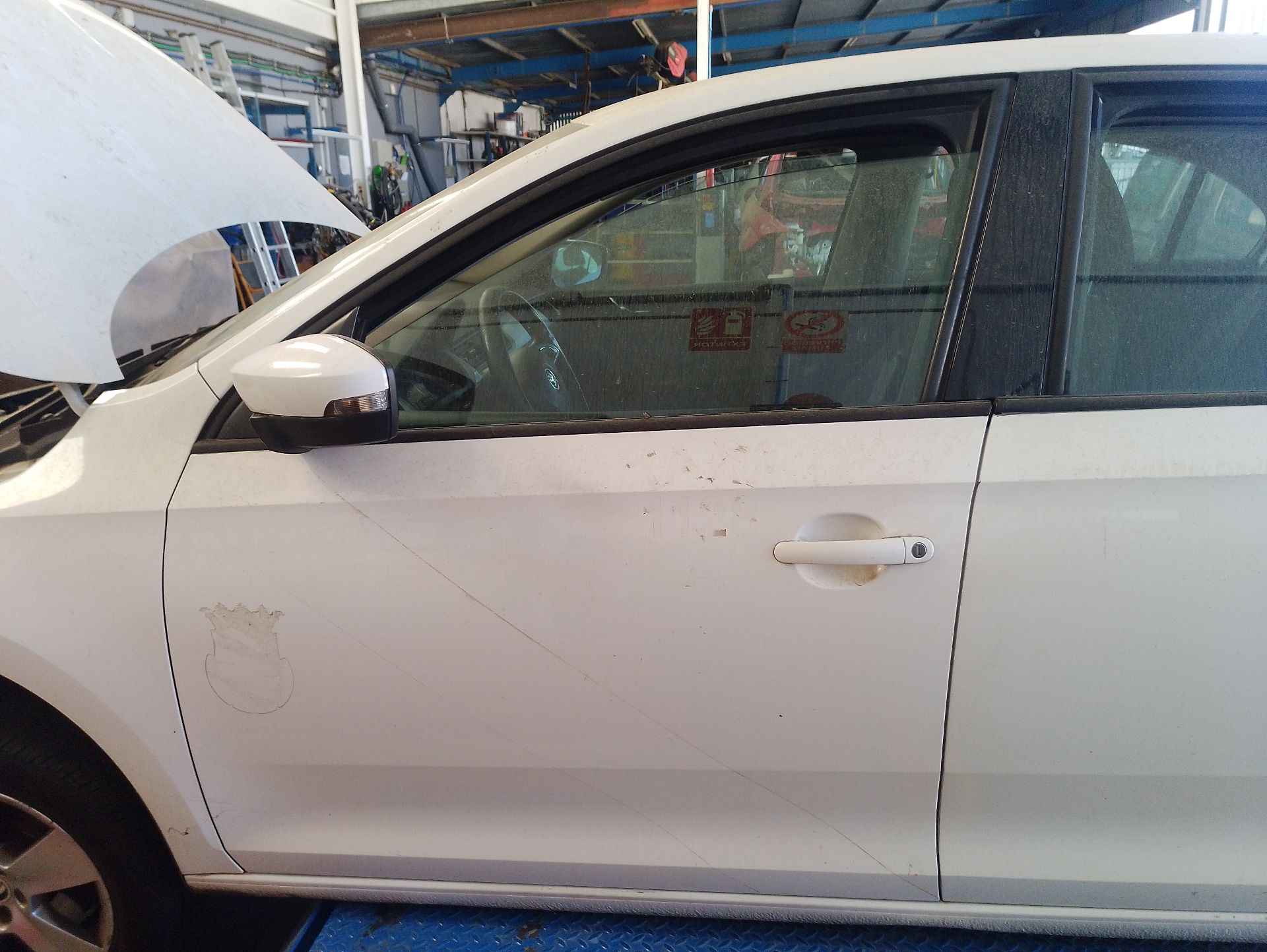 Recambio de puerta delantera izquierda para skoda rapid (nh3, nk3, nk6) 1.6 tdi referencia OEM IAM 5JA831055B  