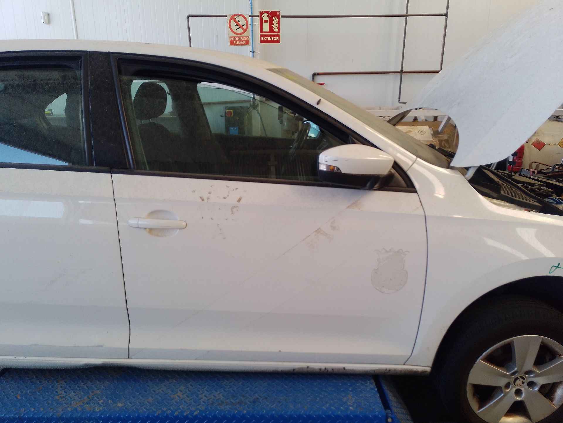 Recambio de puerta delantera derecha para skoda rapid (nh3, nk3, nk6) 1.6 tdi referencia OEM IAM 5JA831056B  